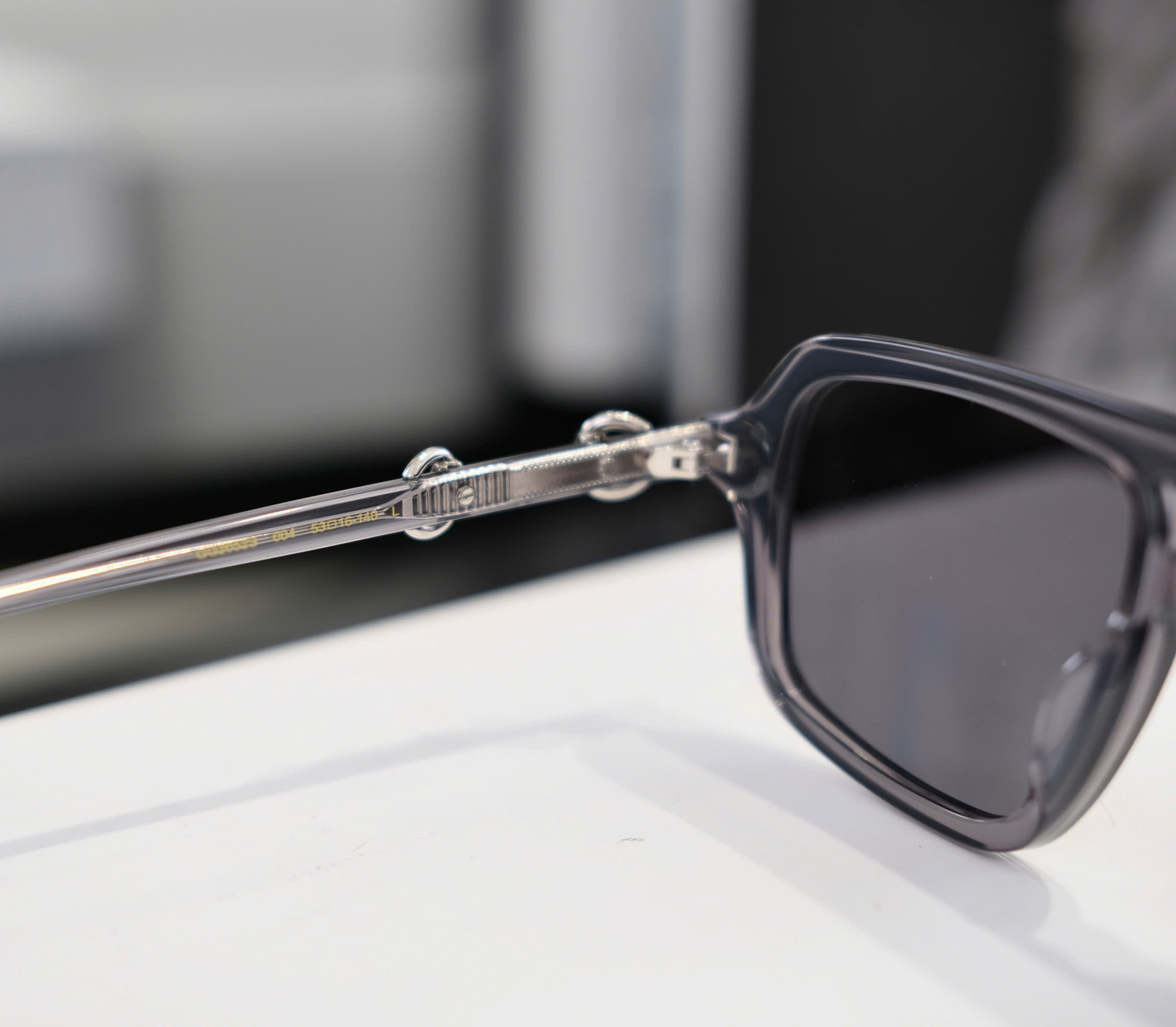 Kính mát thời trang Gucci GC Xám gọng tag bạc móc khóa xích Like Auth DDT