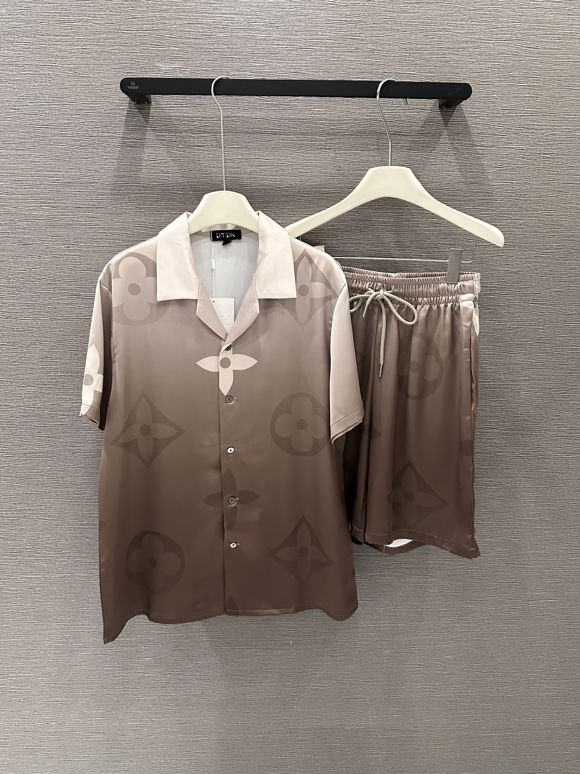 Set bộ lụa hè Louis Vuitton LV loang monogram full hoa to Like Auth M-XL VTN