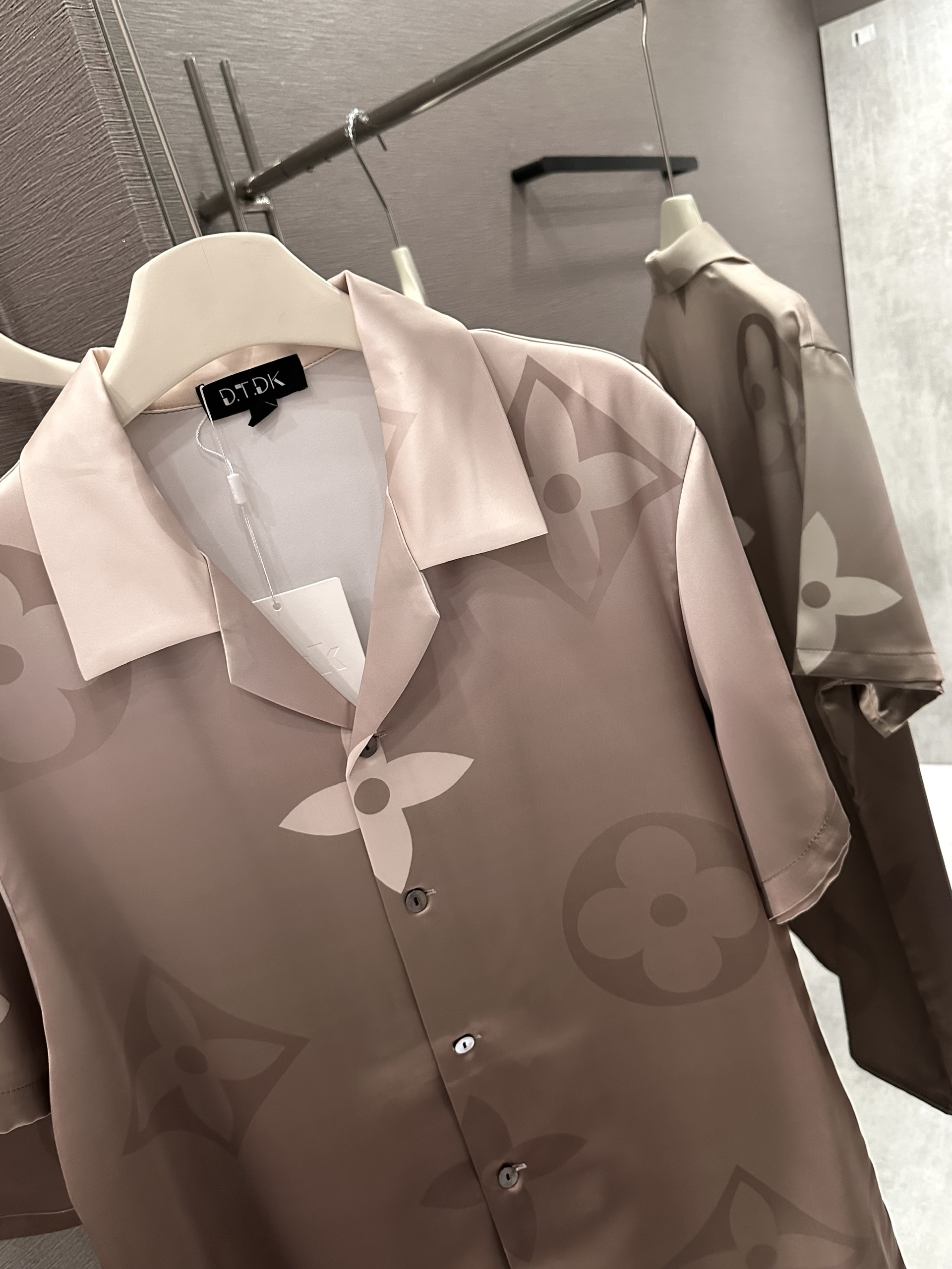 Set bộ lụa hè Louis Vuitton LV loang monogram full hoa to Like Auth M-XL VTN