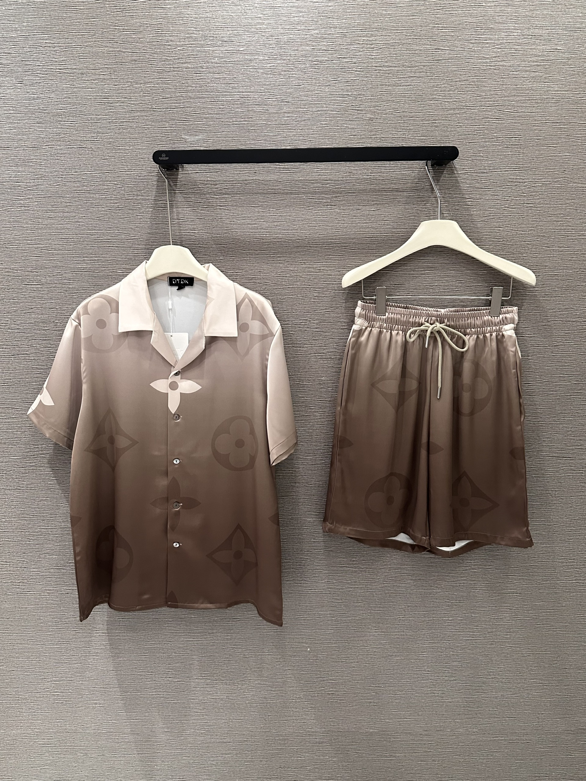 Set bộ lụa hè Louis Vuitton LV loang monogram full hoa to Like Auth M-XL VTN