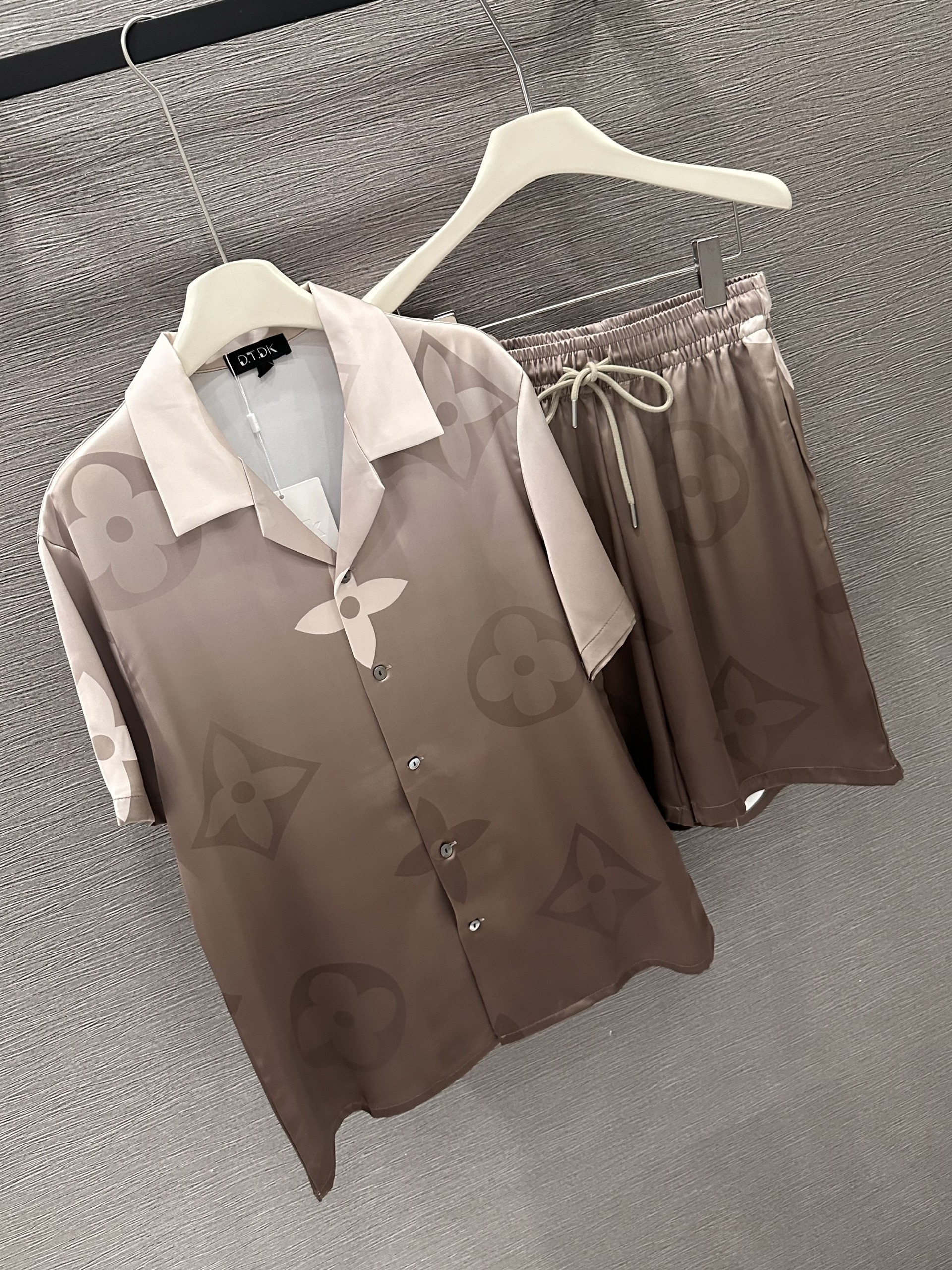 Set bộ lụa hè Louis Vuitton LV loang monogram full hoa to Like Auth M-XL VTN
