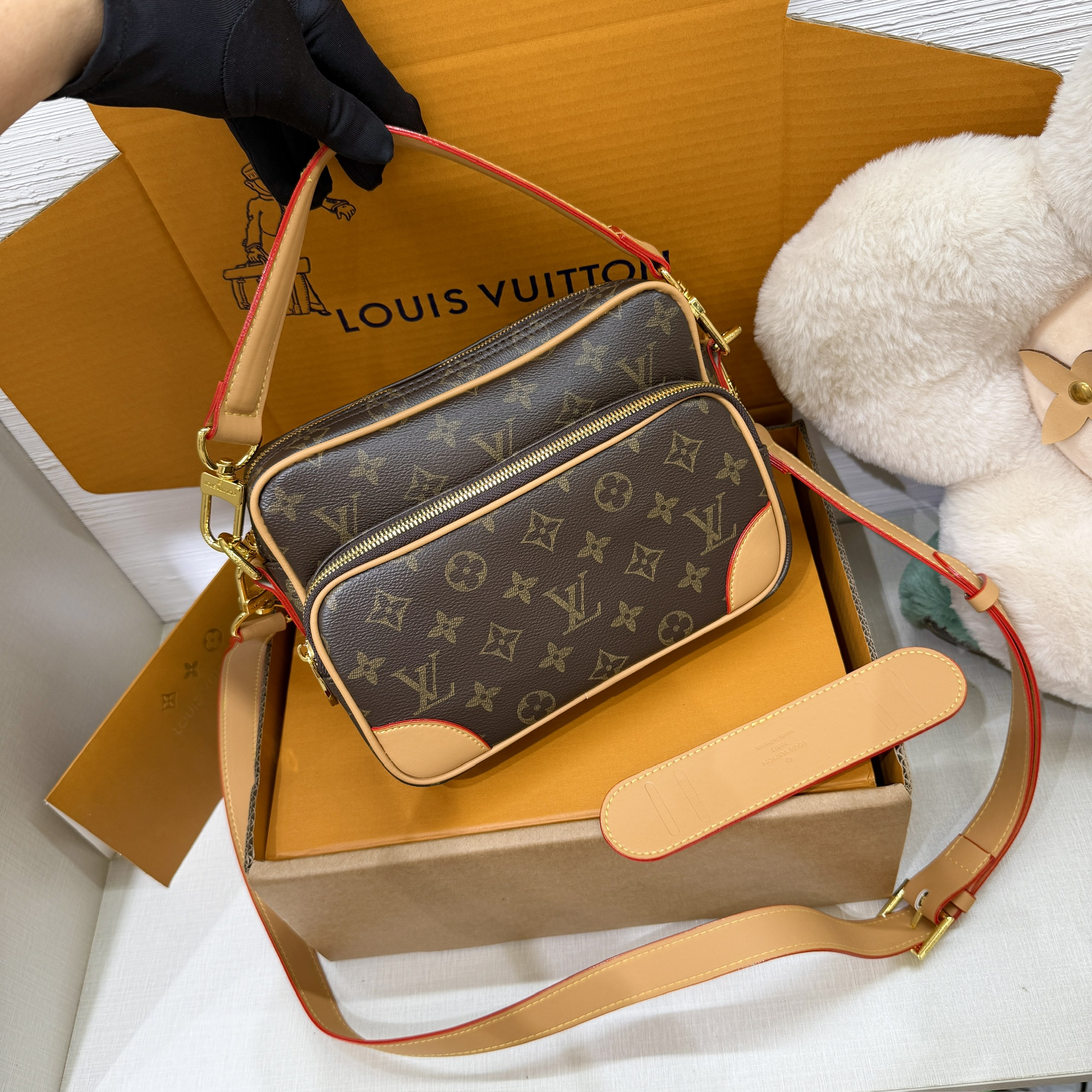 Túi đeo chéo Louis Vuitton Bag LV Monogram Archive Nâu Like Auth 25x18x11 PLD