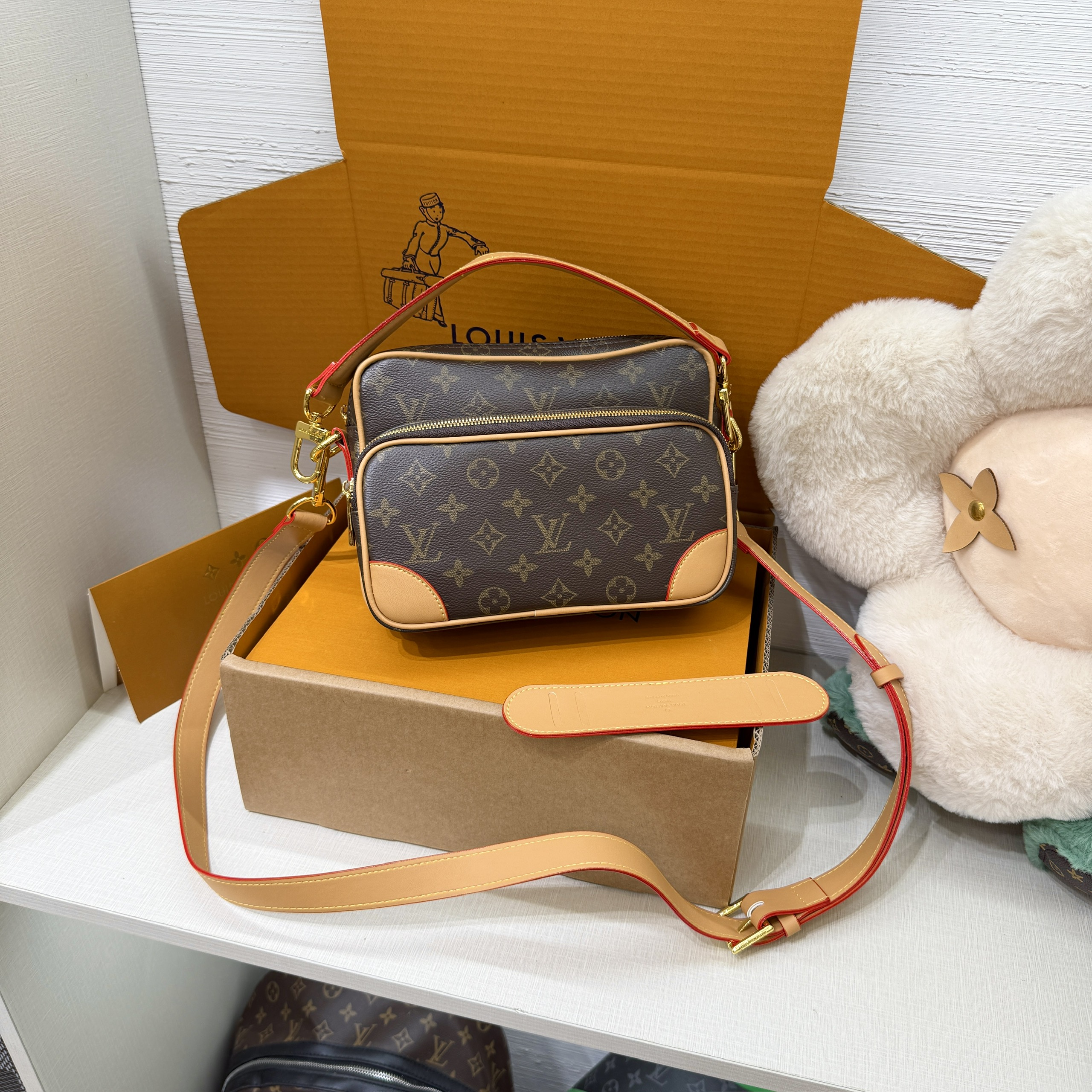 Túi đeo chéo Louis Vuitton Bag LV Monogram Archive Nâu Like Auth 25x18x11 PLD