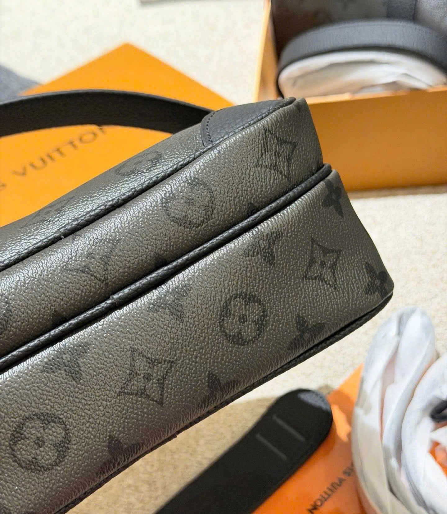 Túi đeo chéo Louis Vuitton Bag LV Monogram Archive Xám Like Auth 25x18x11 PLD