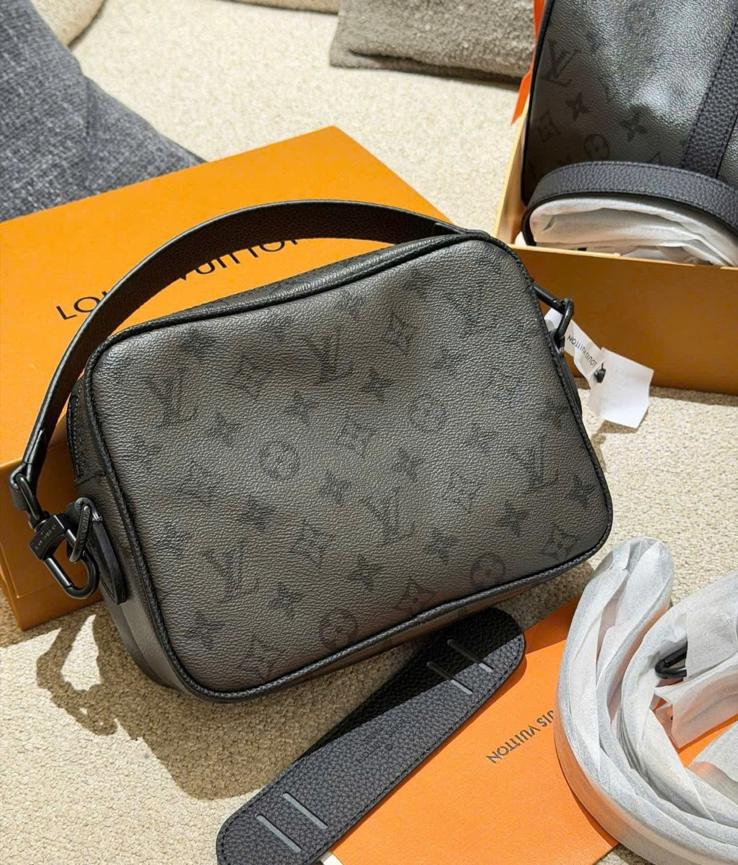 Túi đeo chéo Louis Vuitton Bag LV Monogram Archive Xám Like Auth 25x18x11 PLD