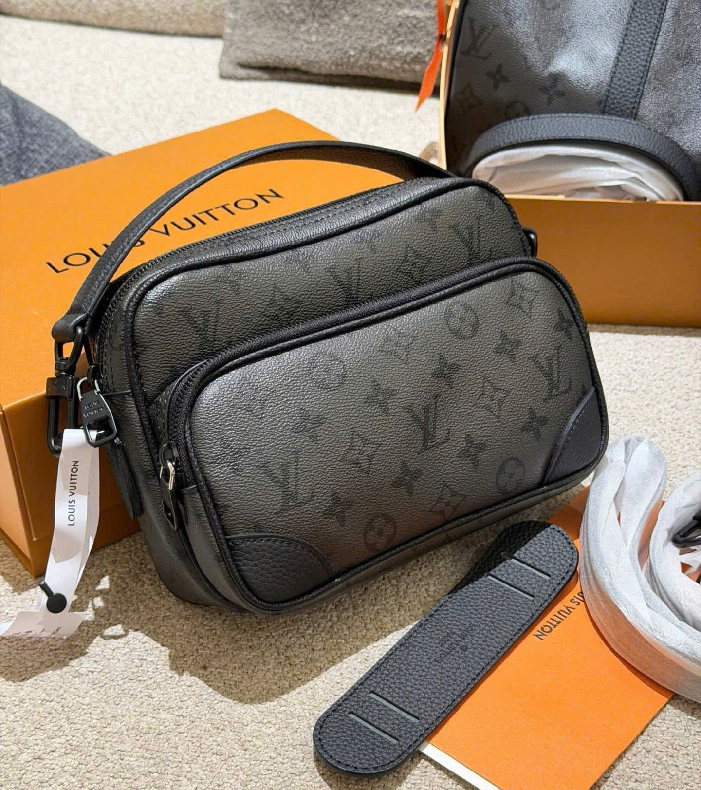 Túi đeo chéo Louis Vuitton Bag LV Monogram Archive Xám Like Auth 25x18x11 PLD