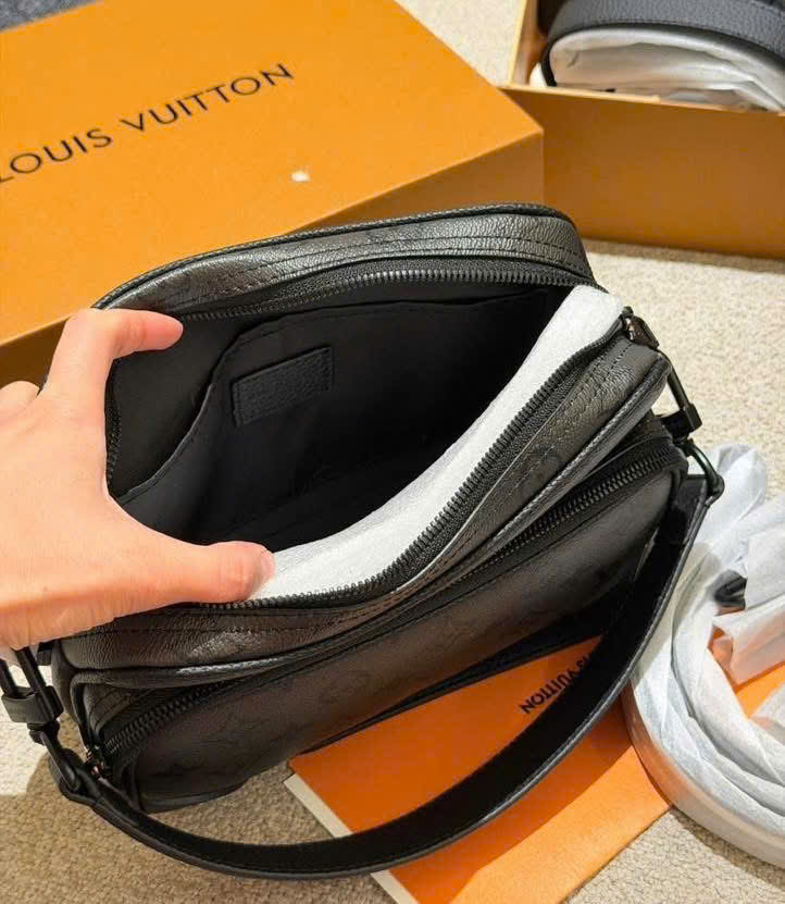 Túi đeo chéo Louis Vuitton Bag LV Monogram Archive Xám Like Auth 25x18x11 PLD