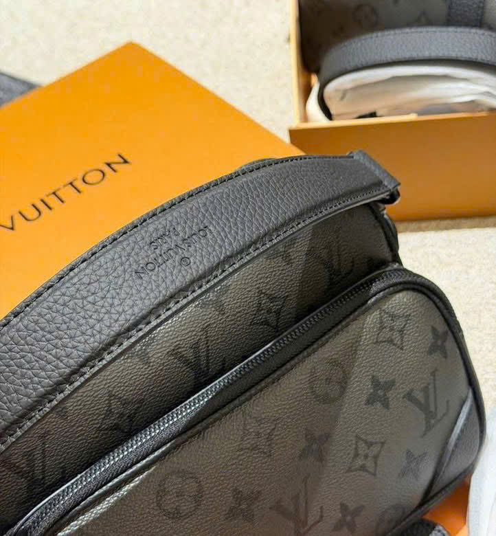 Túi đeo chéo Louis Vuitton Bag LV Monogram Archive Xám Like Auth 25x18x11 PLD