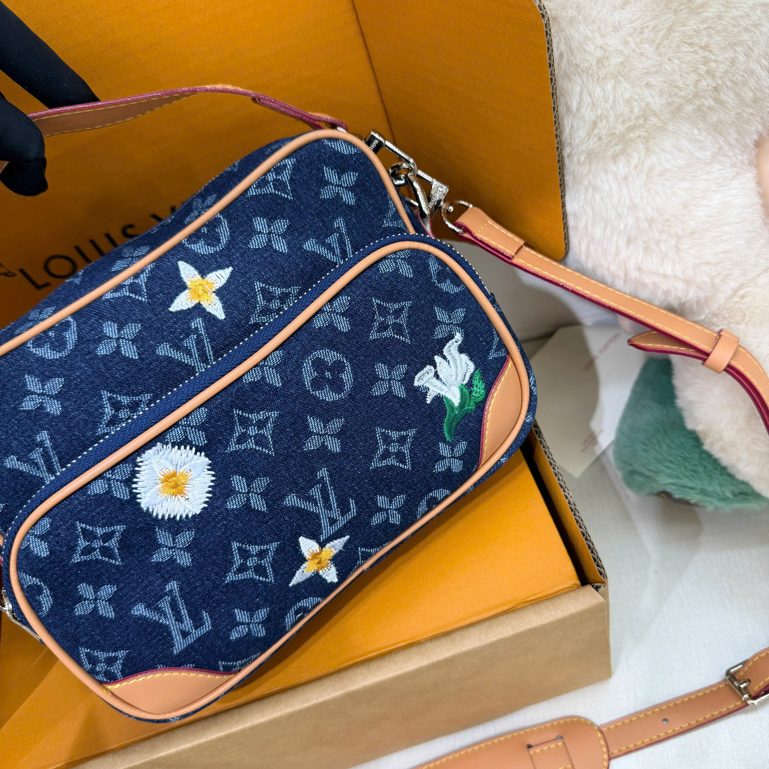 Túi đeo chéo Louis Vuitton Bag LV Monogram Denim Archive Xanh Than Like Auth 25x18x11 PLD
