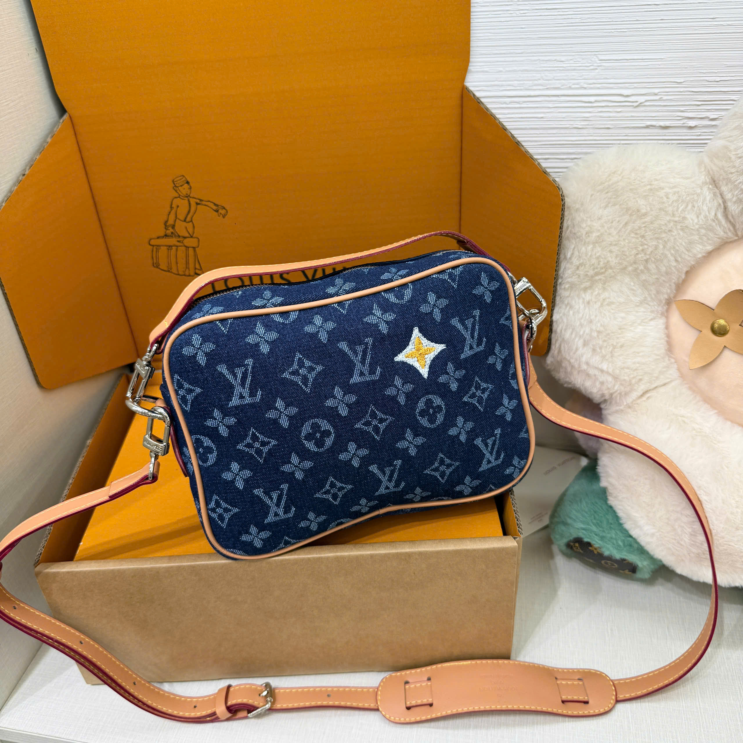 Túi đeo chéo Louis Vuitton Bag LV Monogram Denim Archive Xanh Than Like Auth 25x18x11 PLD