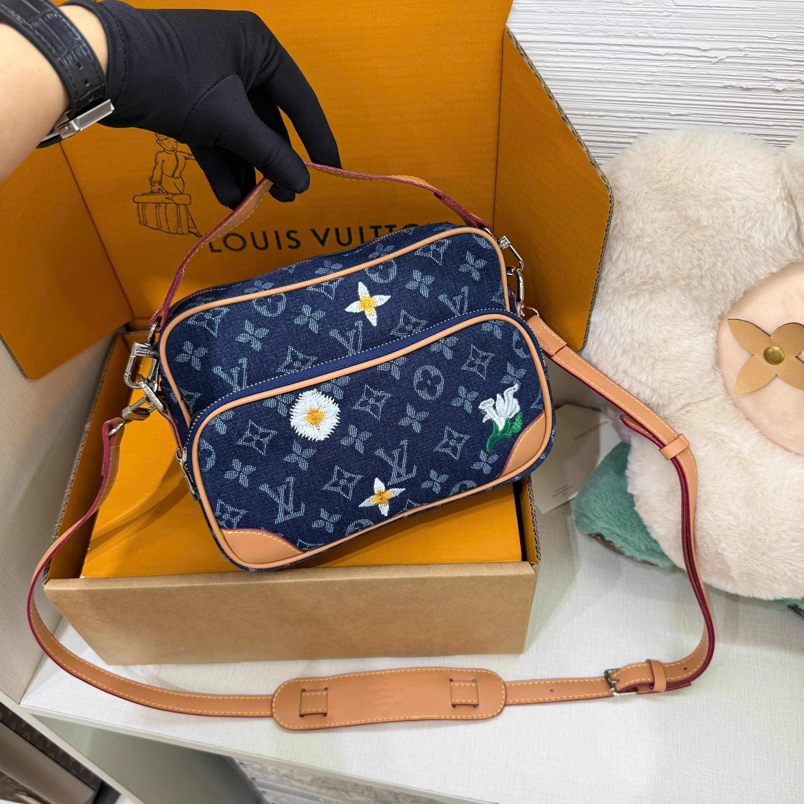 Túi đeo chéo Louis Vuitton Bag LV Monogram Denim Archive Xanh Than Like Auth 25x18x11 PLD