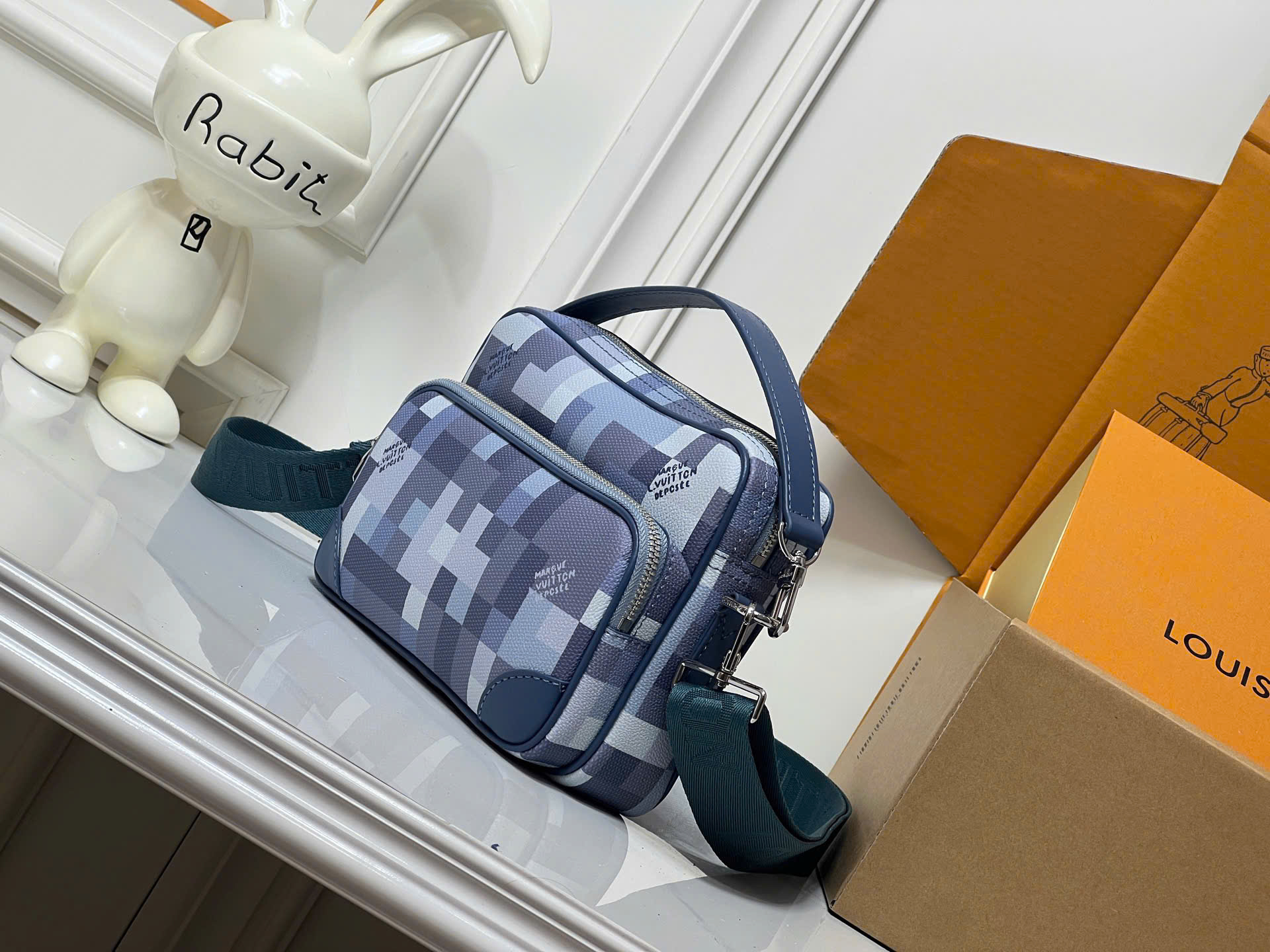 Túi đeo chéo Louis Vuitton Bag LV Nil Archive Caro Damoflage pixel Xanh Dương Like Auth 25x18x11 PLD