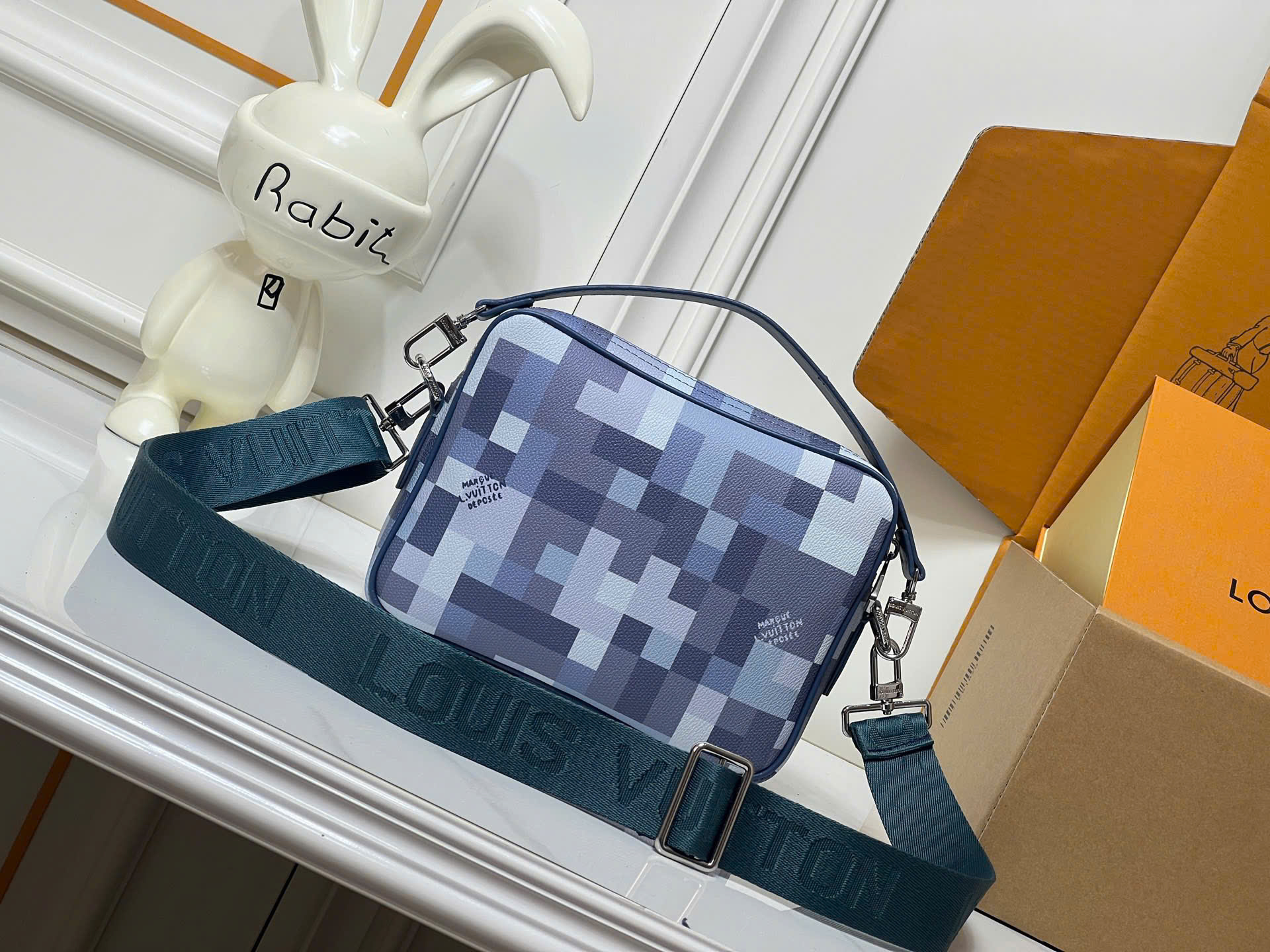 Túi đeo chéo Louis Vuitton Bag LV Nil Archive Caro Damoflage pixel Xanh Dương Like Auth 25x18x11 PLD