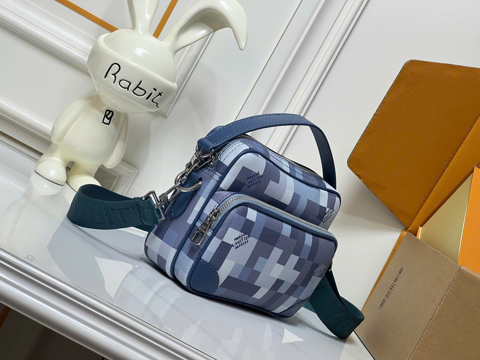 Túi đeo chéo Louis Vuitton Bag LV Nil Archive Caro Damoflage pixel Xanh Dương Like Auth 25x18x11 PLD