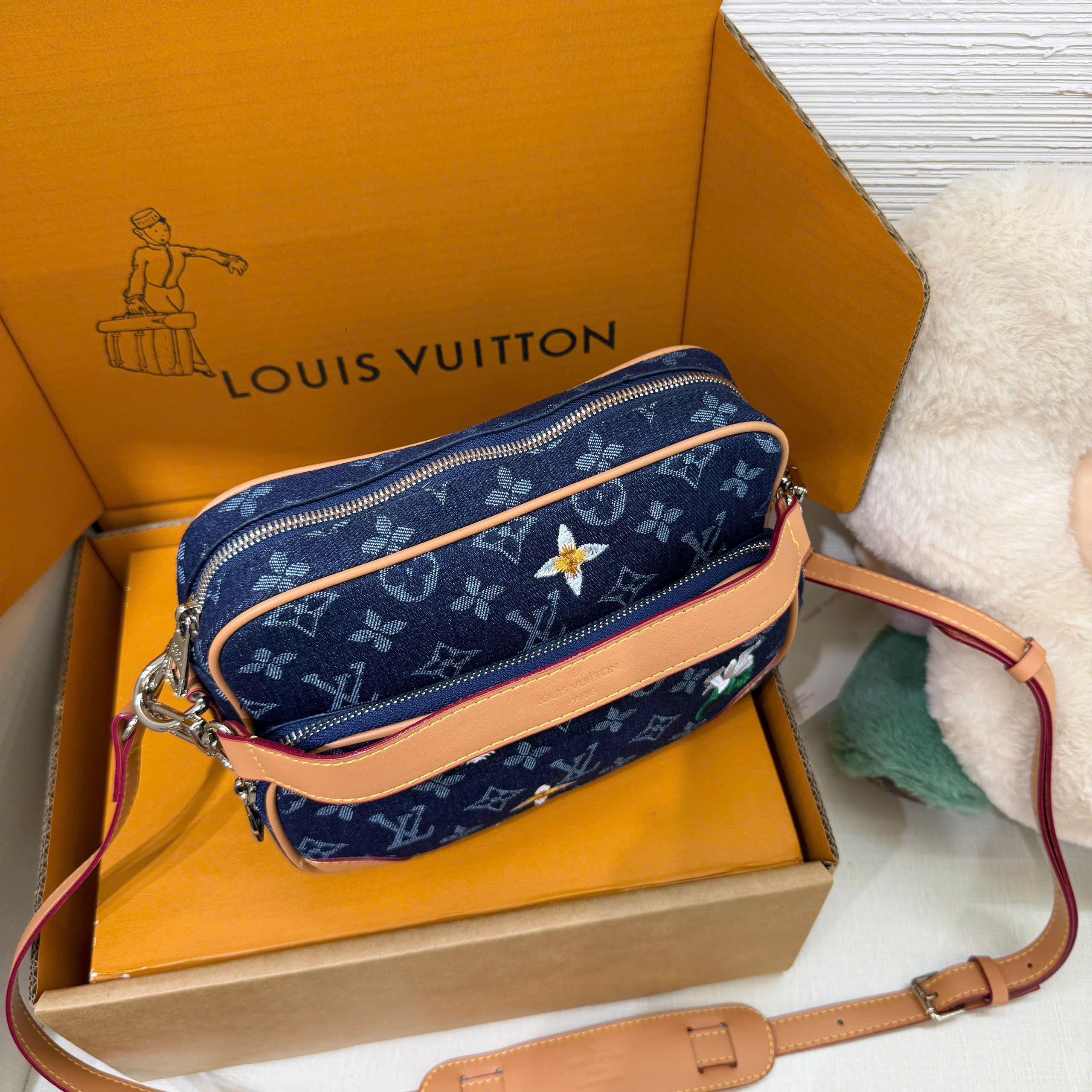 Túi đeo chéo Louis Vuitton Bag LV Monogram Denim Archive Xanh Than Like Auth 25x18x11 PLD