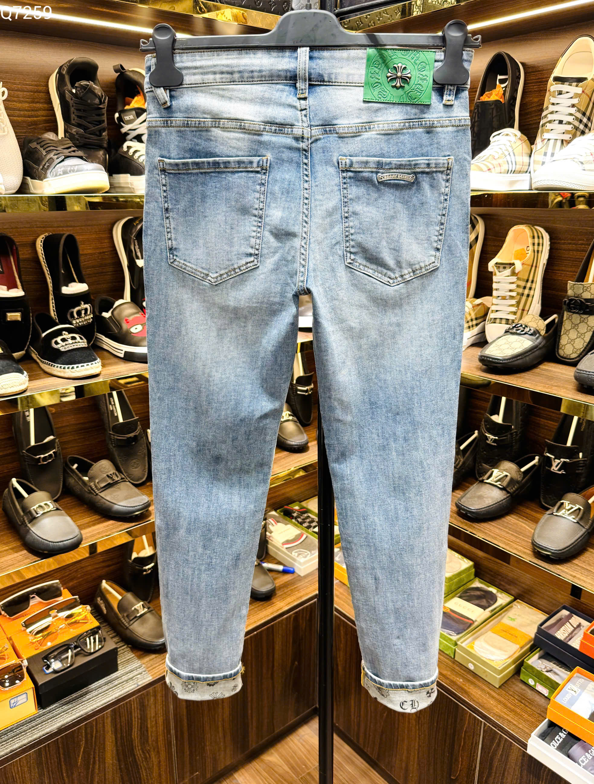 Quần Jean Chrome Heart CH Xanh nhạt rách mài họa tiết logo xắn gấu Like Auth on web MK