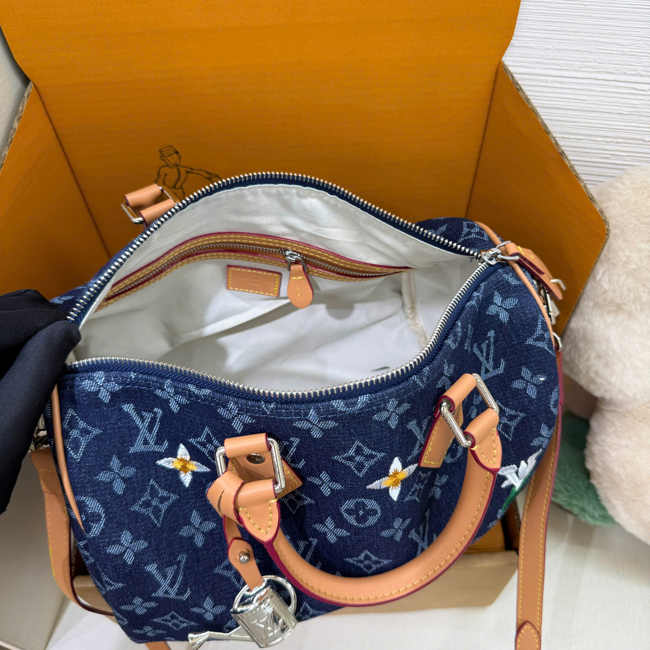 Túi Trống Louis Vuitton LV peedy 30 Bandoulière Denim monogram Xanh Than Like Auth 30x21x17 PLD