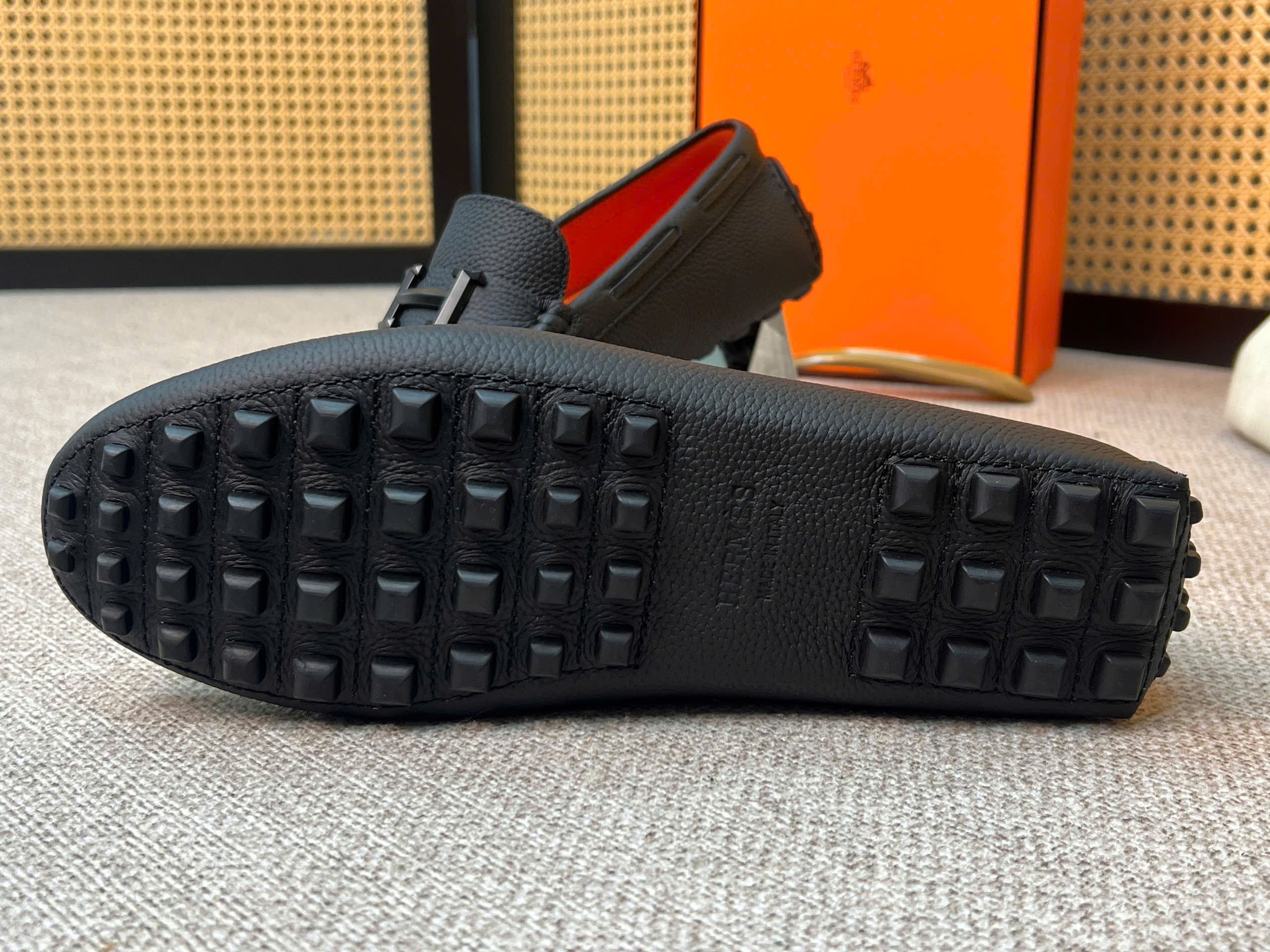 Giày moca Hermes HM Đen sần logo chữ H kim loại Đen Like Auth 38-43 VTN