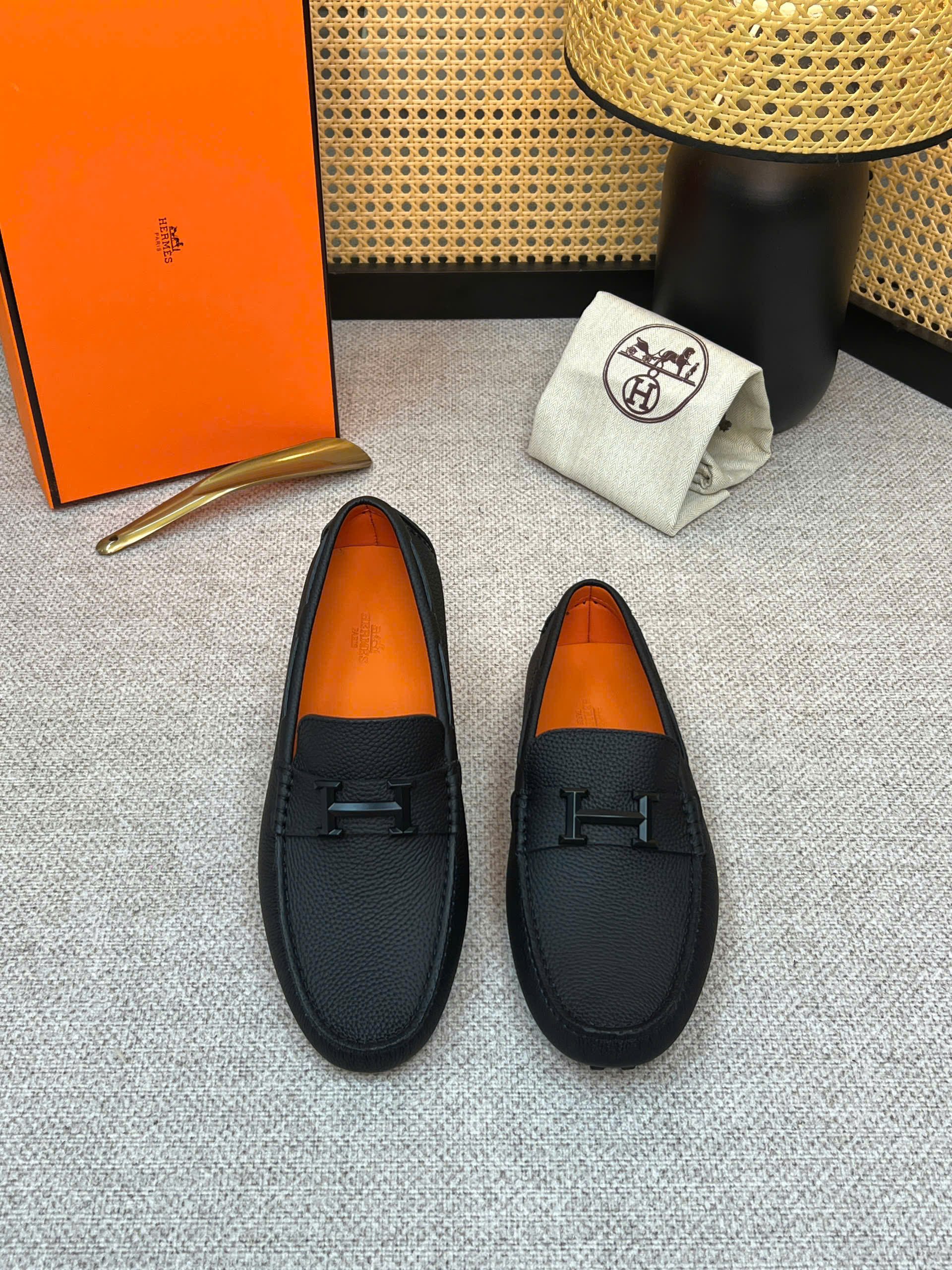 Giày moca Hermes HM Đen sần logo chữ H kim loại Đen Like Auth 38-43 VTN