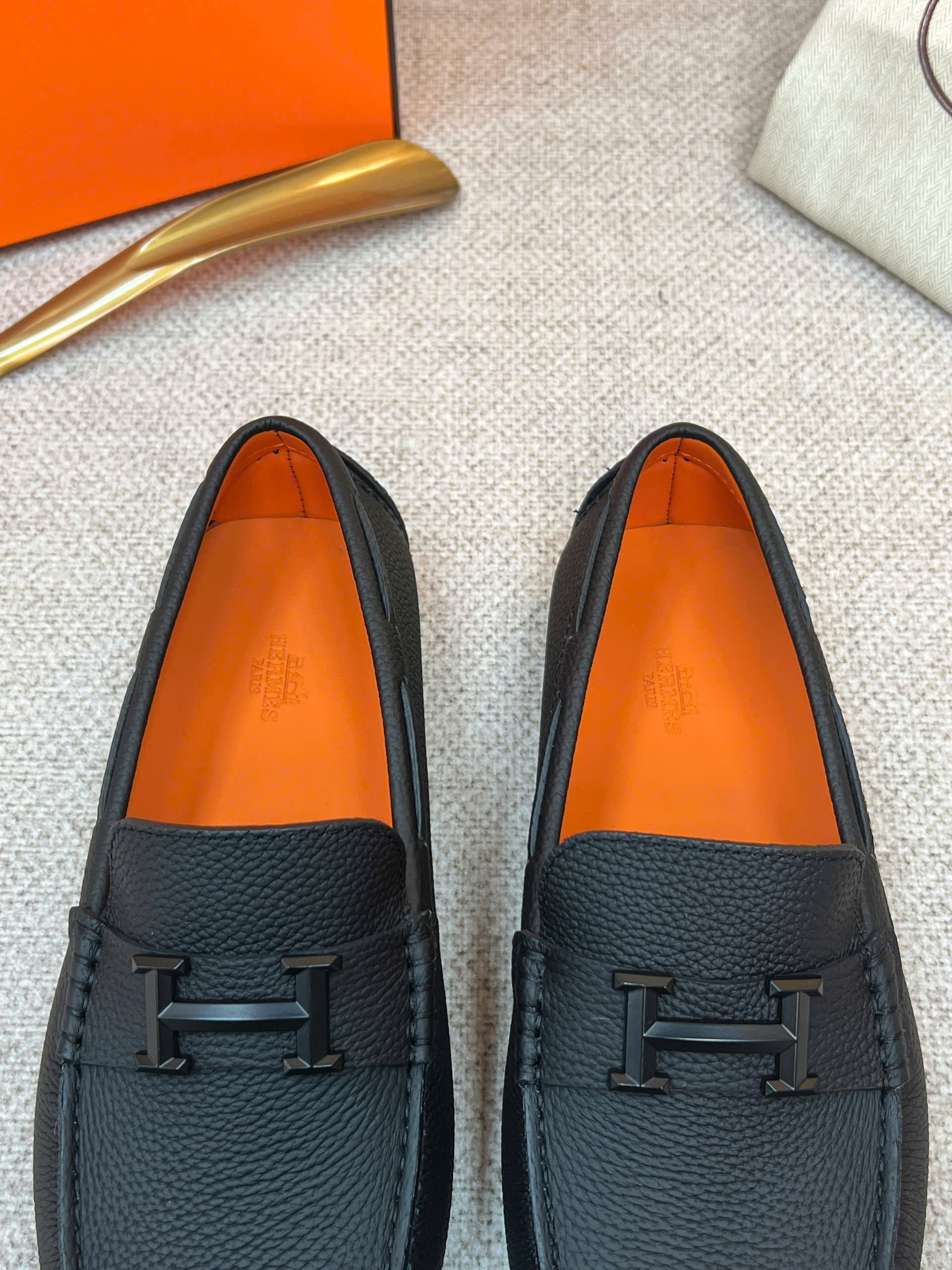 Giày moca Hermes HM Đen sần logo chữ H kim loại Đen Like Auth 38-43 VTN