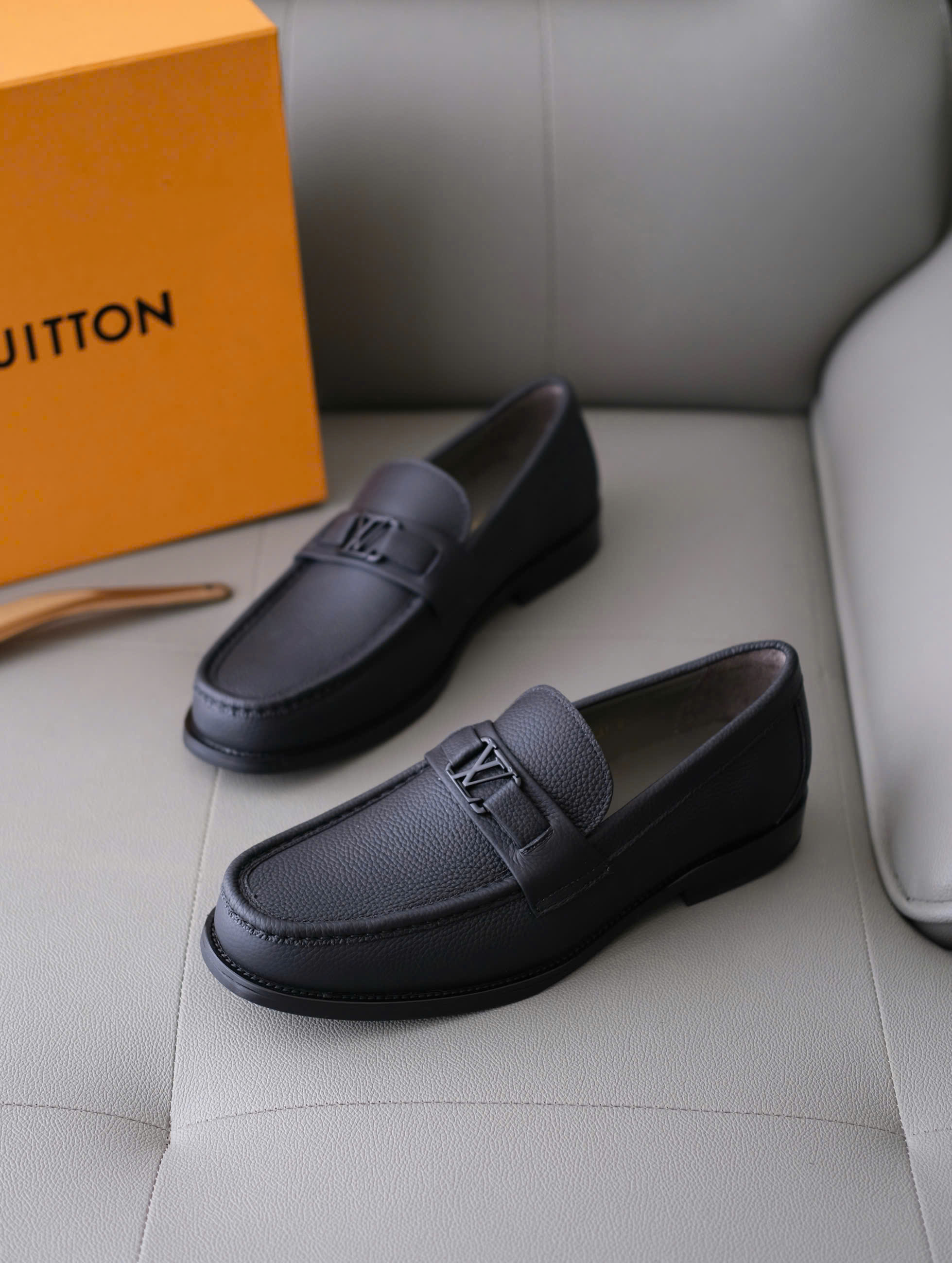 Giày loafer Louis Vuitton LV Đen sần logo tag Đen đế gỗ Like Auth 38-43 DDT