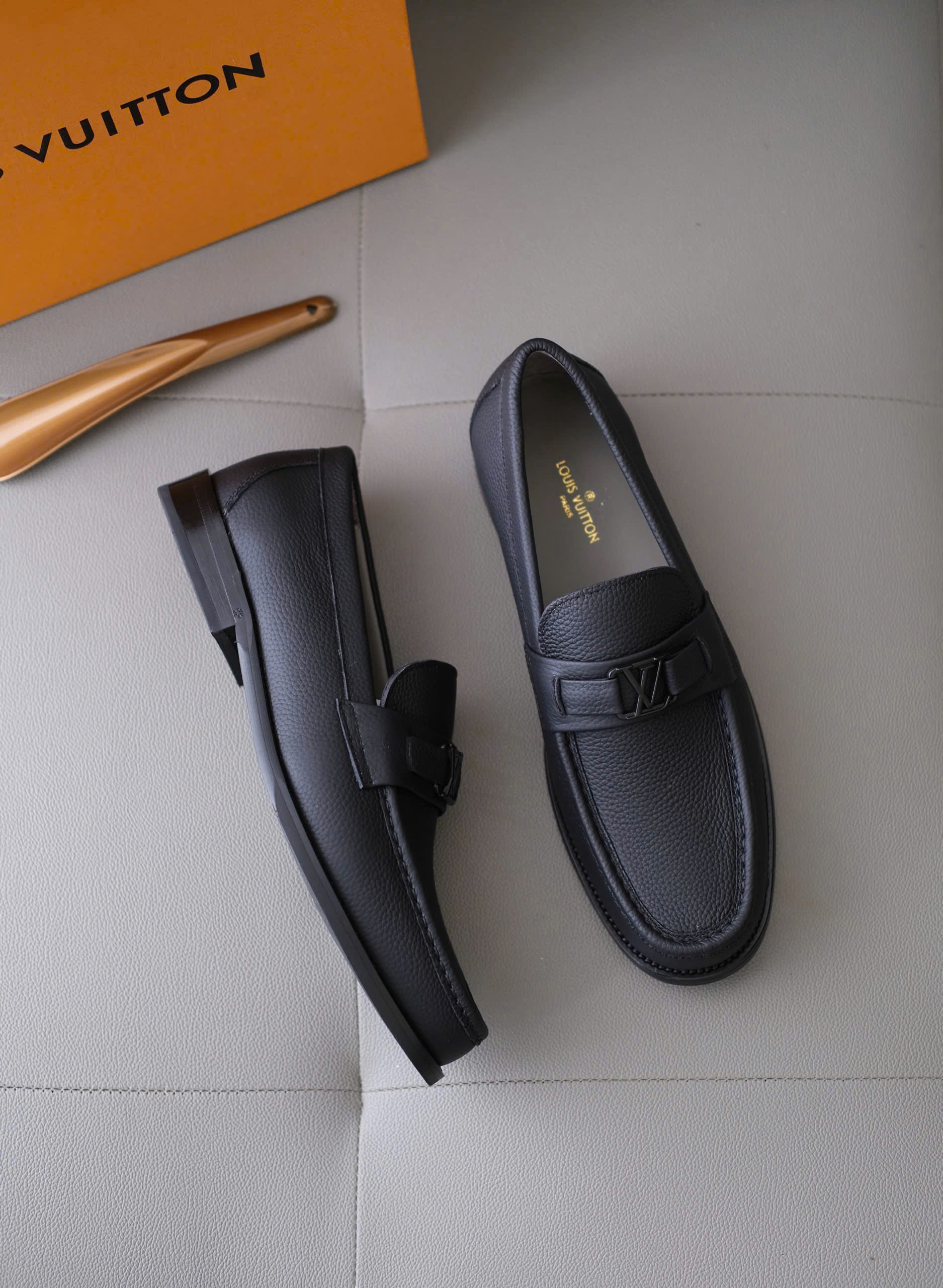 Giày loafer Louis Vuitton LV Đen sần logo tag Đen đế gỗ Like Auth 38-43 DDT