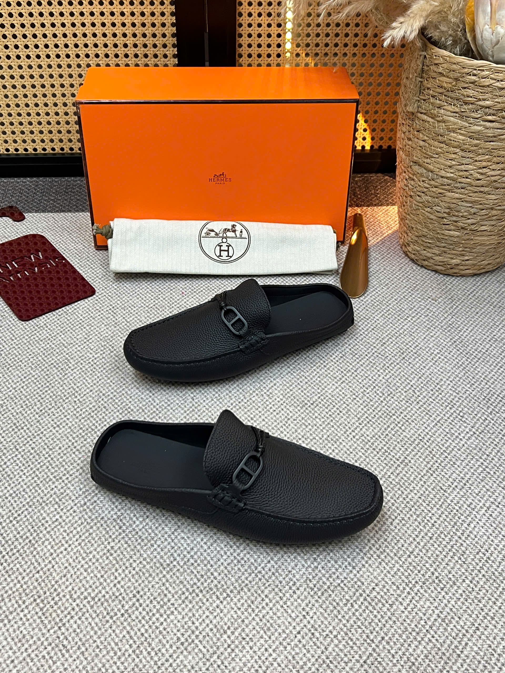 Giày sục Dior CD Đen sần logo tag Like Auth 38-43 VTN