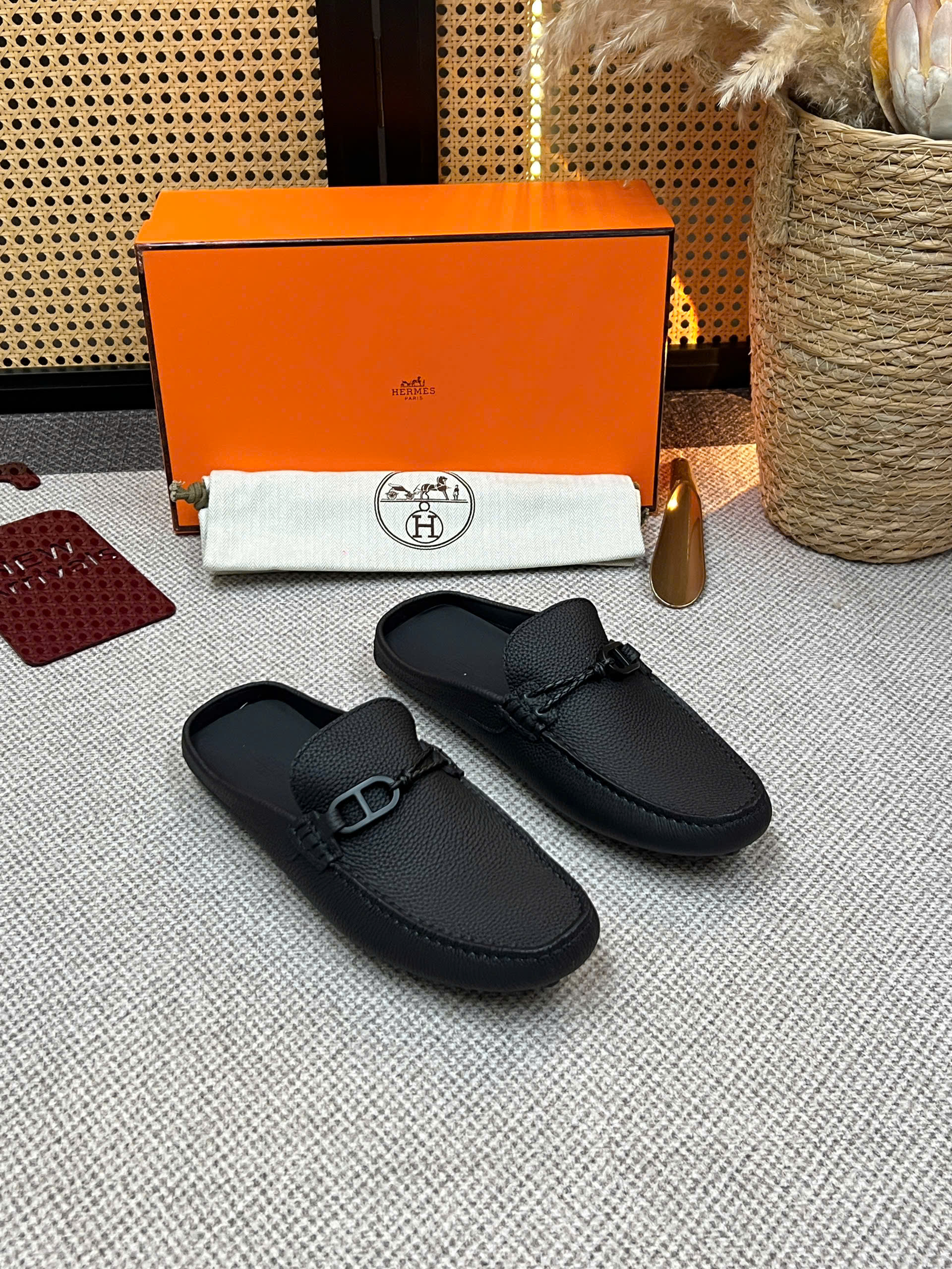 Giày sục Dior CD Đen sần logo tag Like Auth 38-43 VTN
