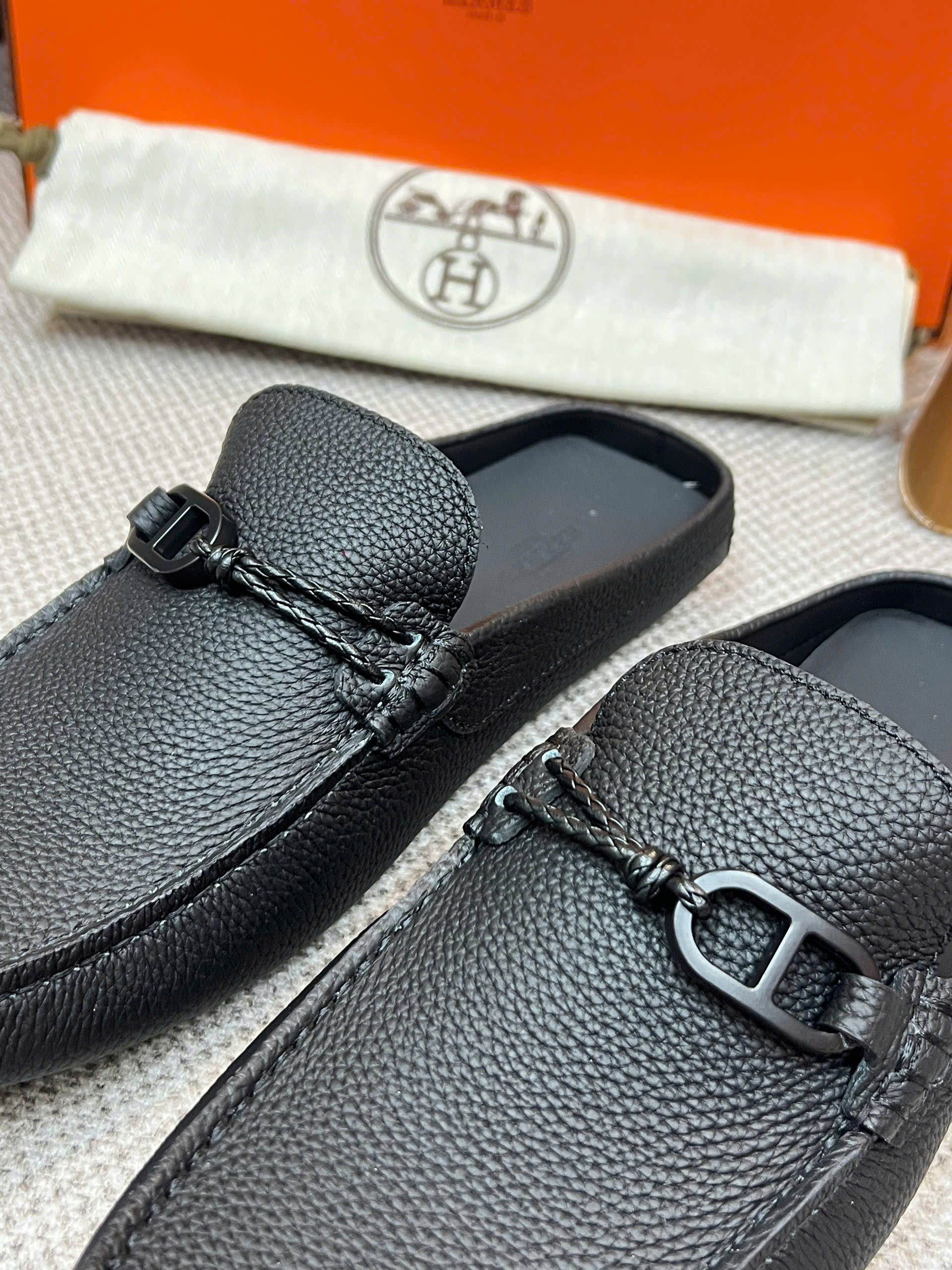 Giày sục Dior CD Đen sần logo tag Like Auth 38-43 VTN
