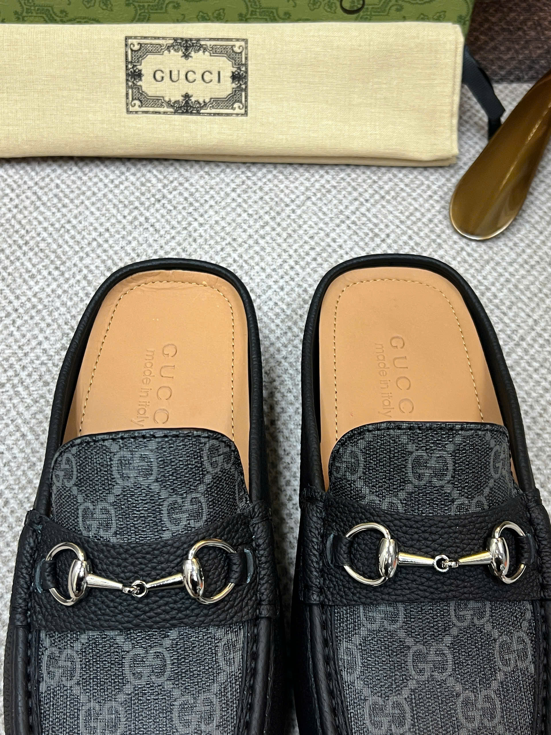Giày sục Gucci GC Horsebit lưỡi xám logo full tag móc khóa bạc Like Auth 38-43 VTN