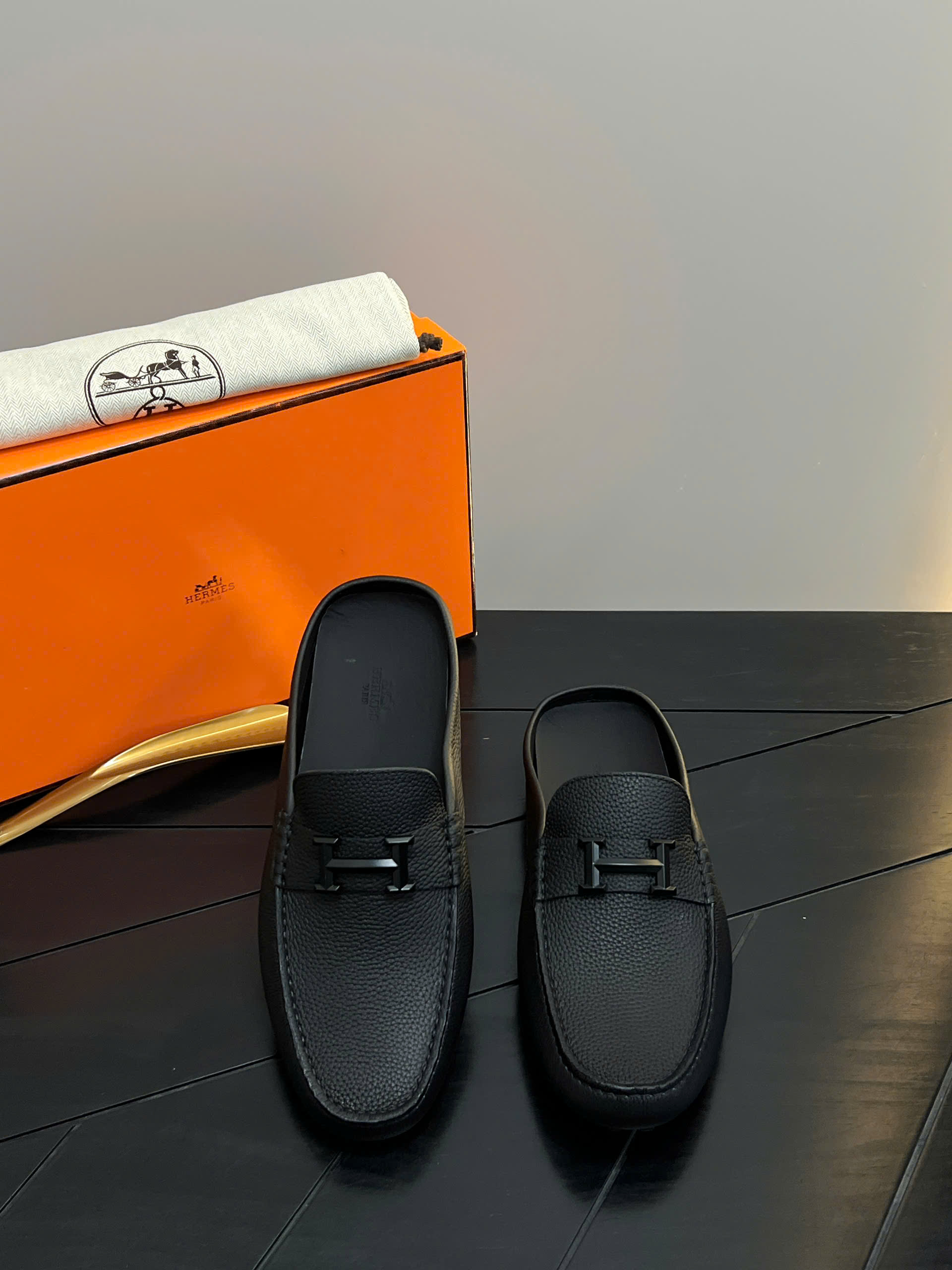 Giày sục Hermes HM Đen sần logo tag chữ H Like Auth 38-43 VTN