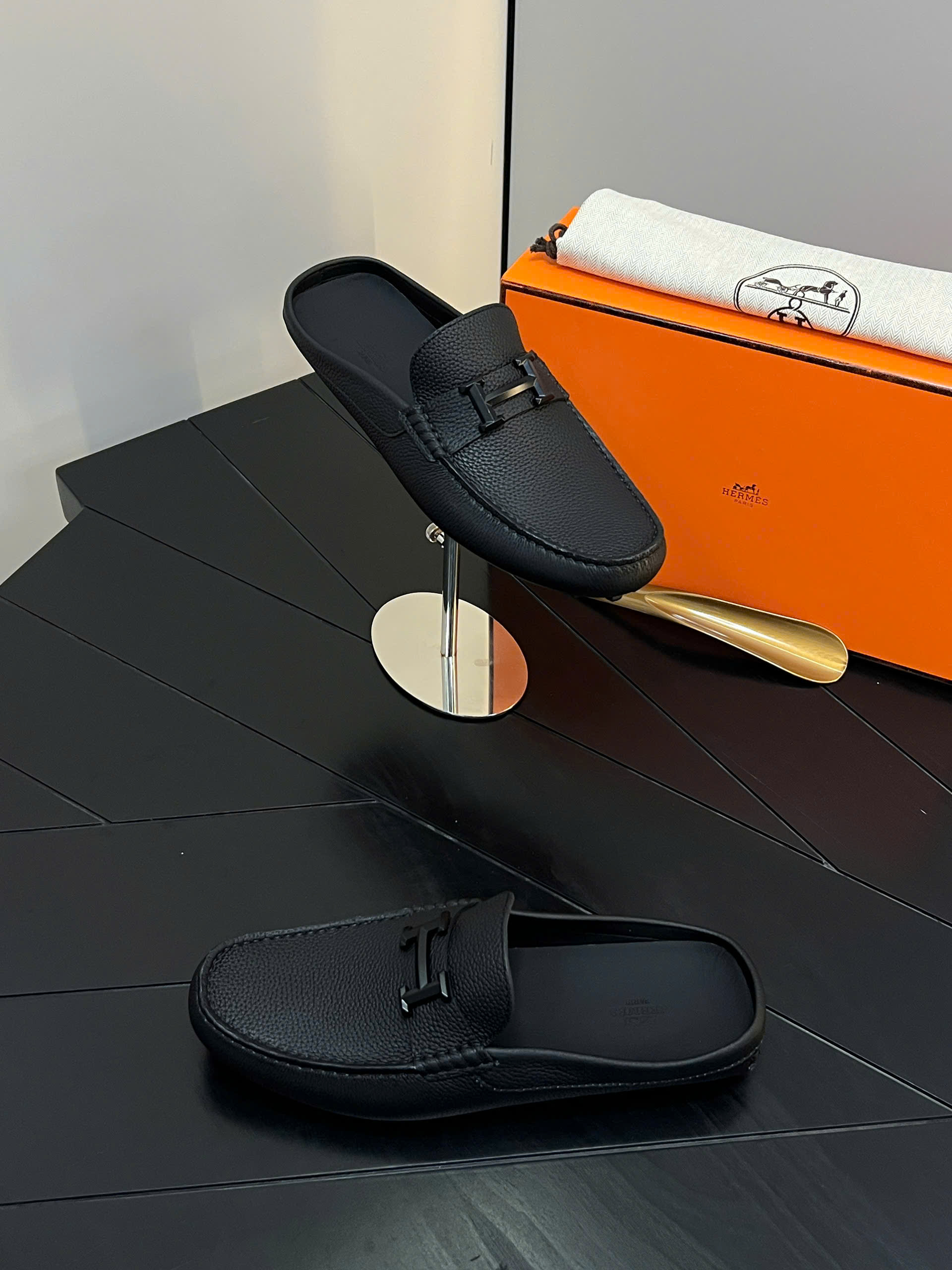 Giày sục Hermes HM Đen sần logo tag chữ H Like Auth 38-43 VTN