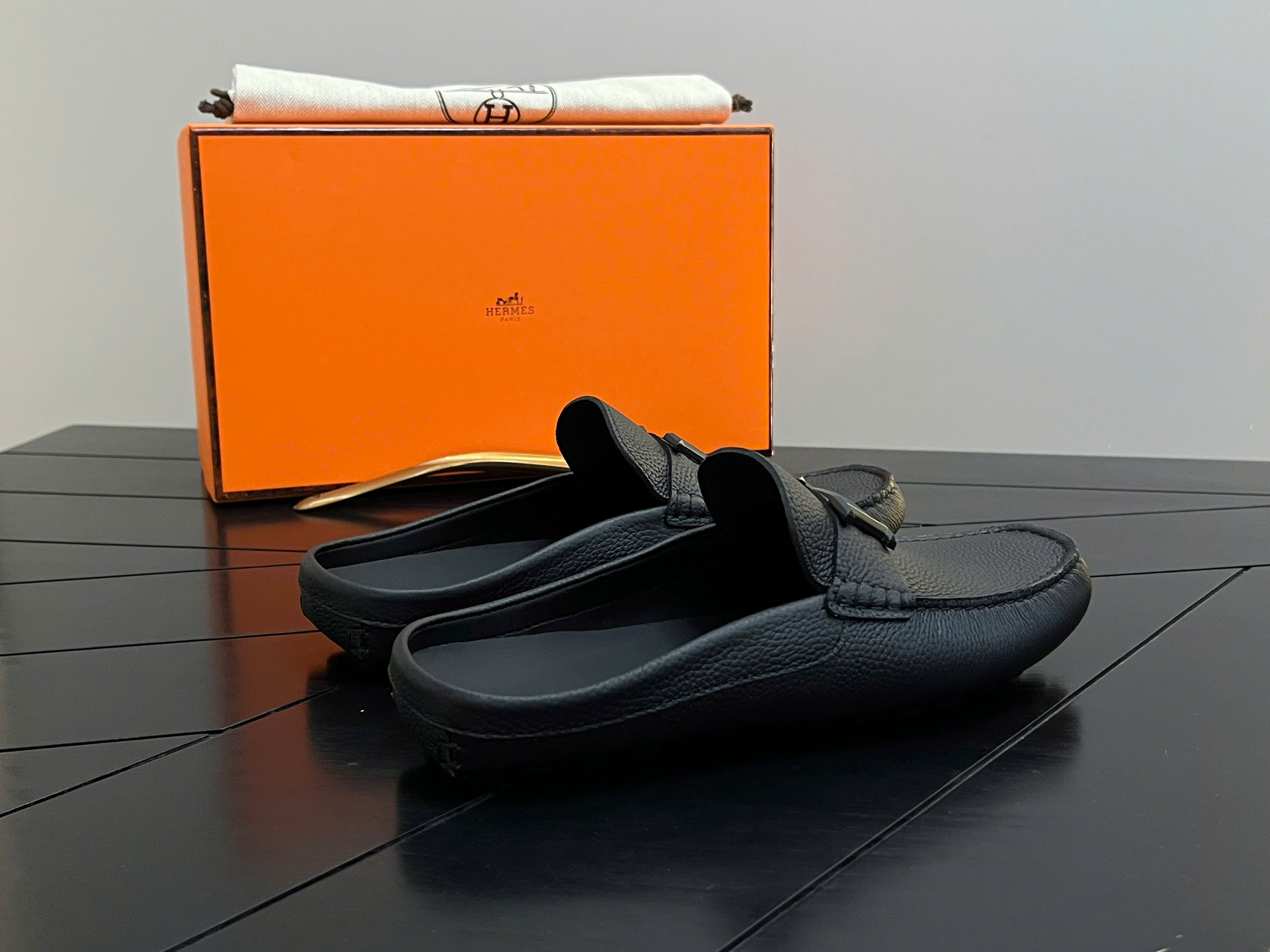 Giày sục Hermes HM Đen sần logo tag chữ H Like Auth 38-43 VTN