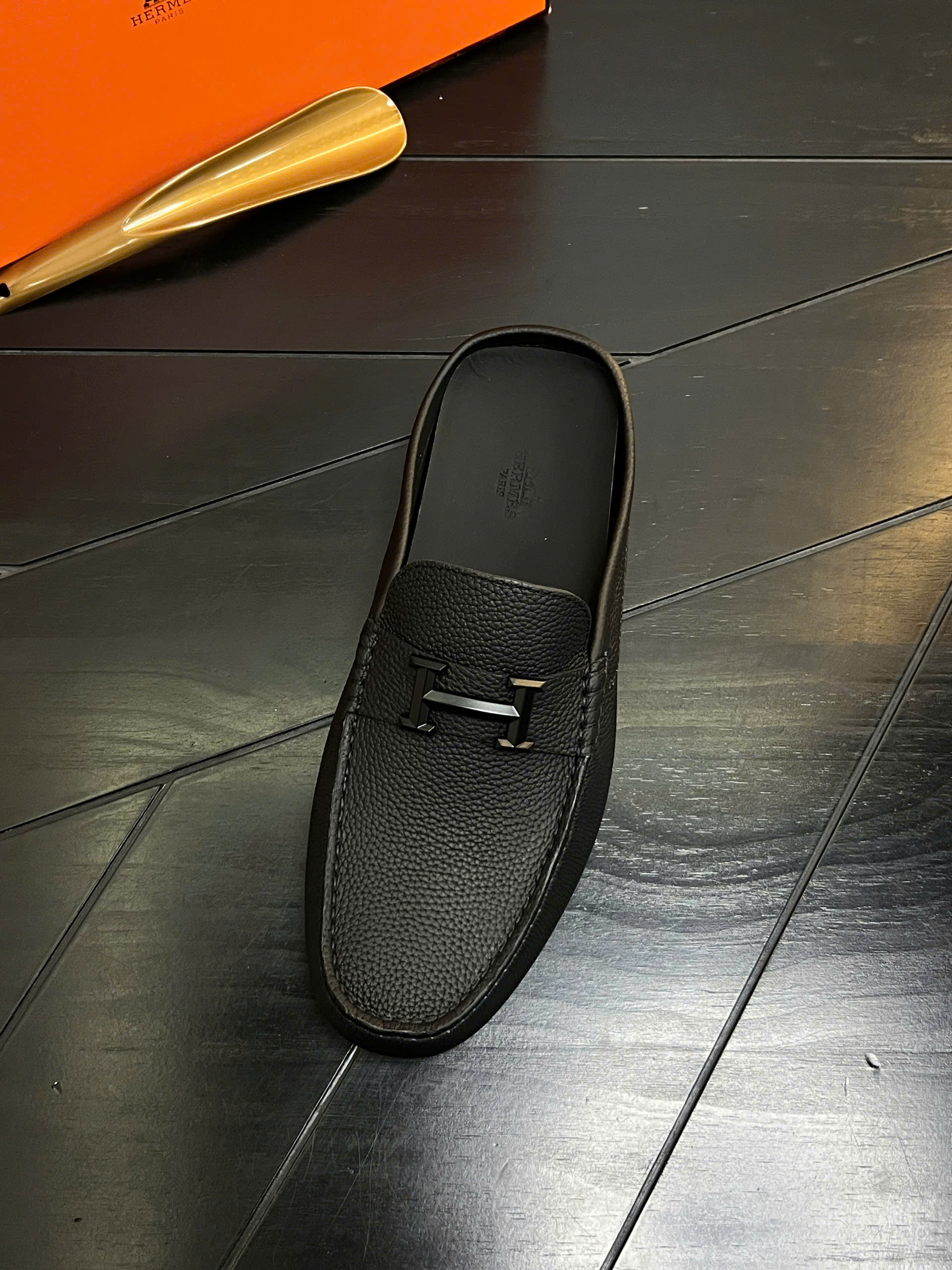 Giày sục Hermes HM Đen sần logo tag chữ H Like Auth 38-43 VTN
