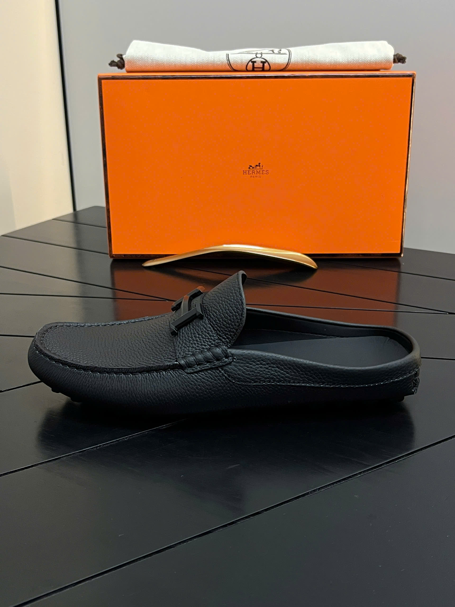Giày sục Hermes HM Đen sần logo tag chữ H Like Auth 38-43 VTN