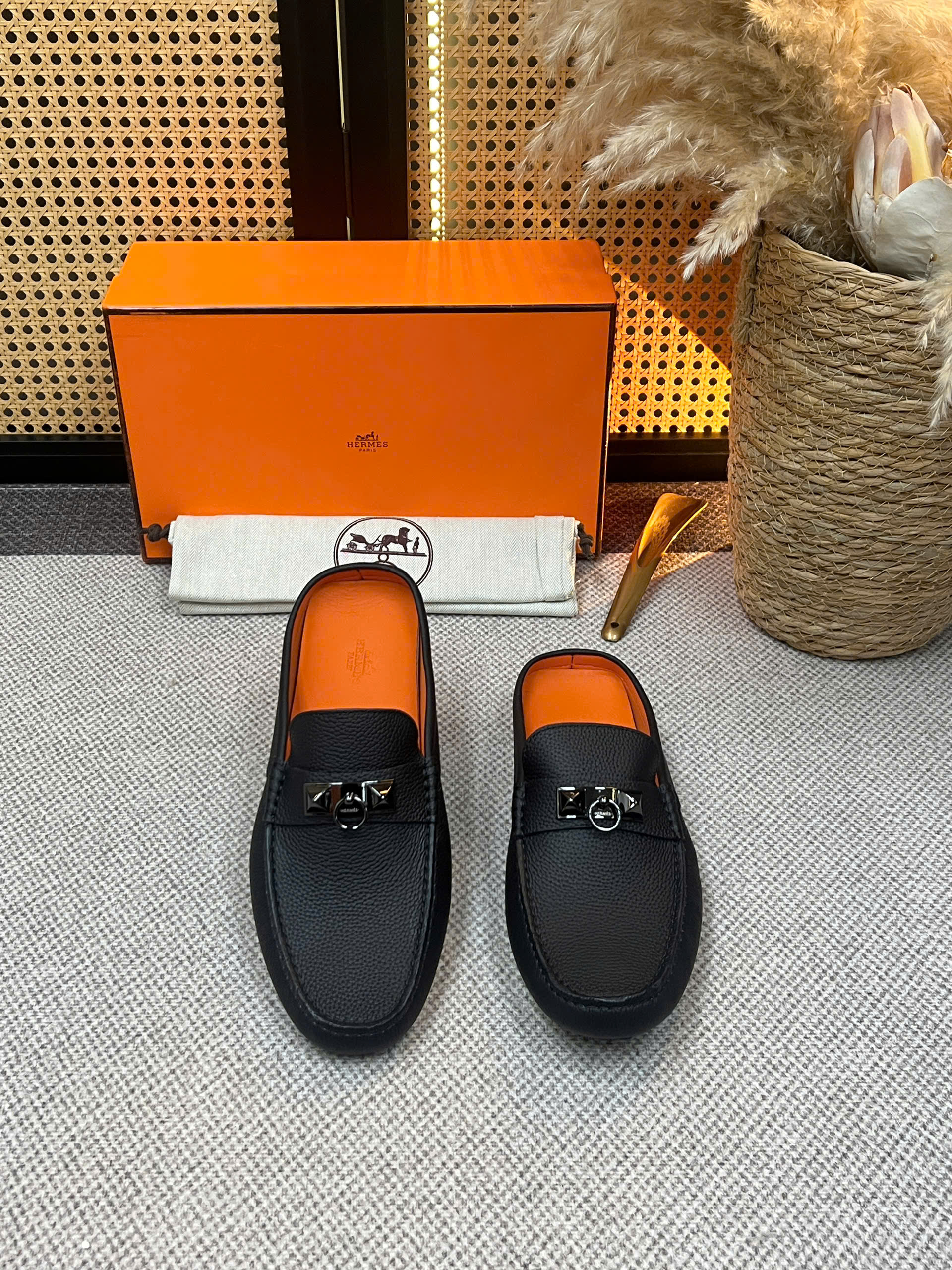 Giày sục Hermes HM Đen sần tag móc khóa Like Auth 38-43 VTN