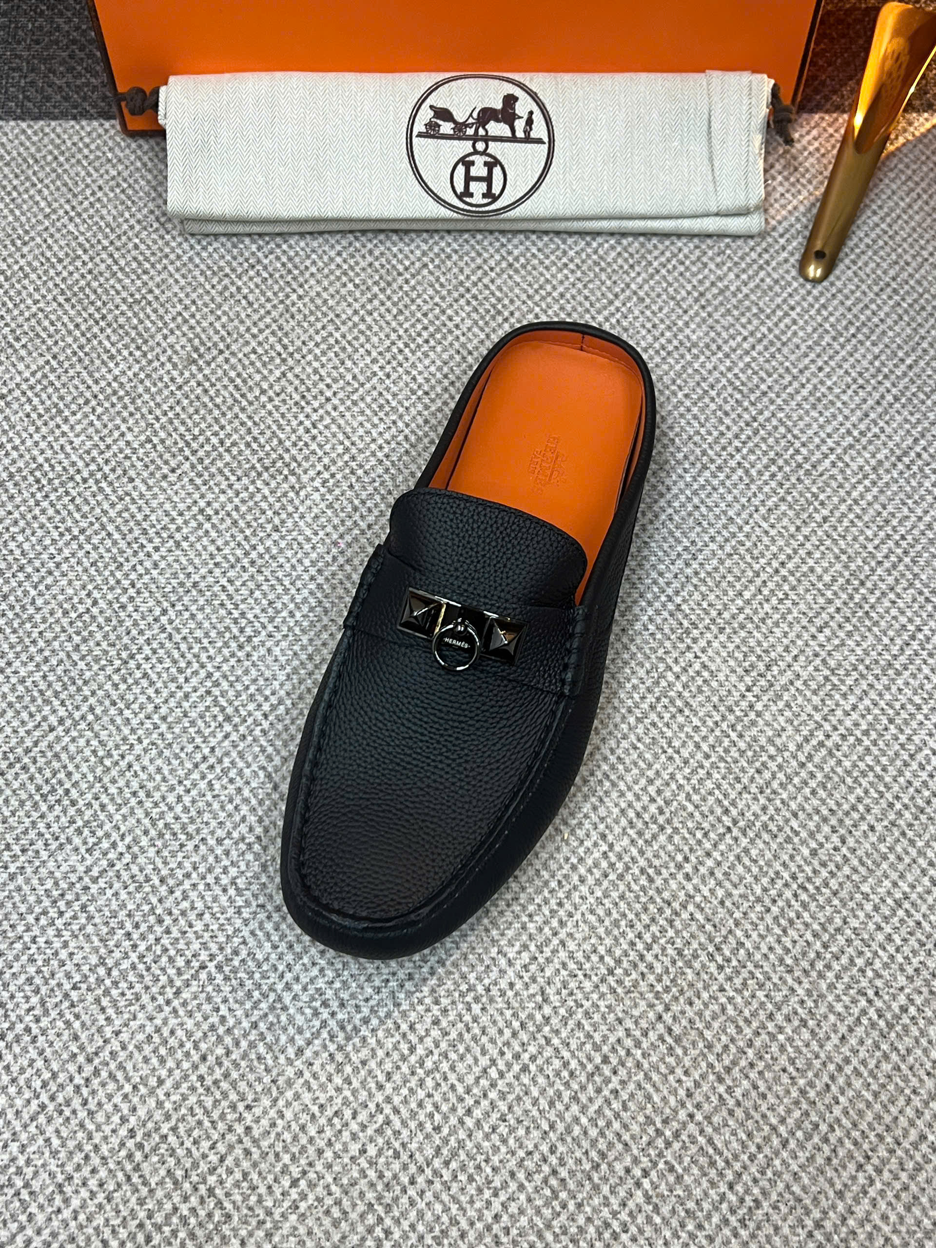 Giày sục Hermes HM Đen sần tag móc khóa Like Auth 38-43 VTN