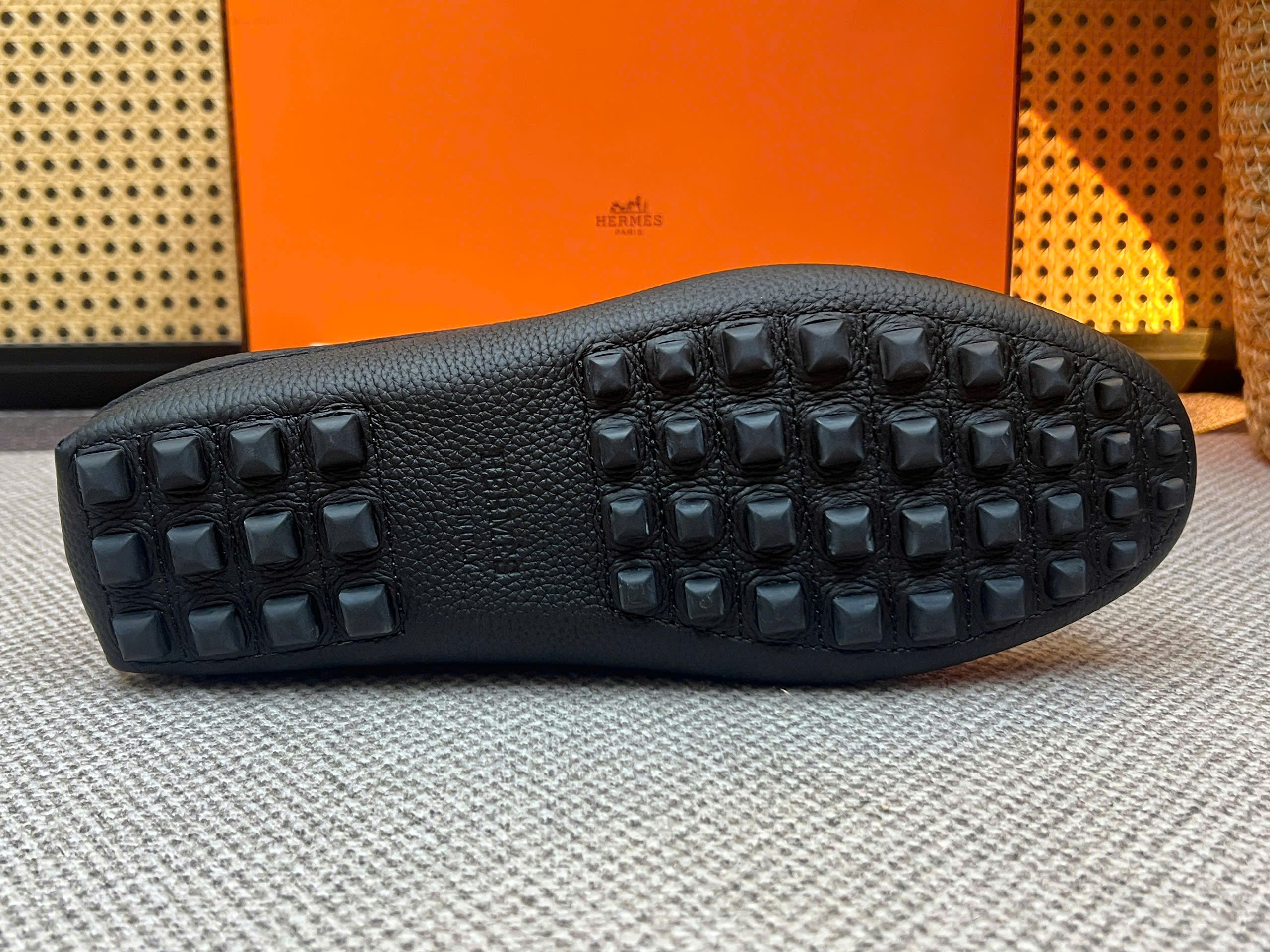 Giày sục Hermes HM Đen sần tag móc khóa Like Auth 38-43 VTN