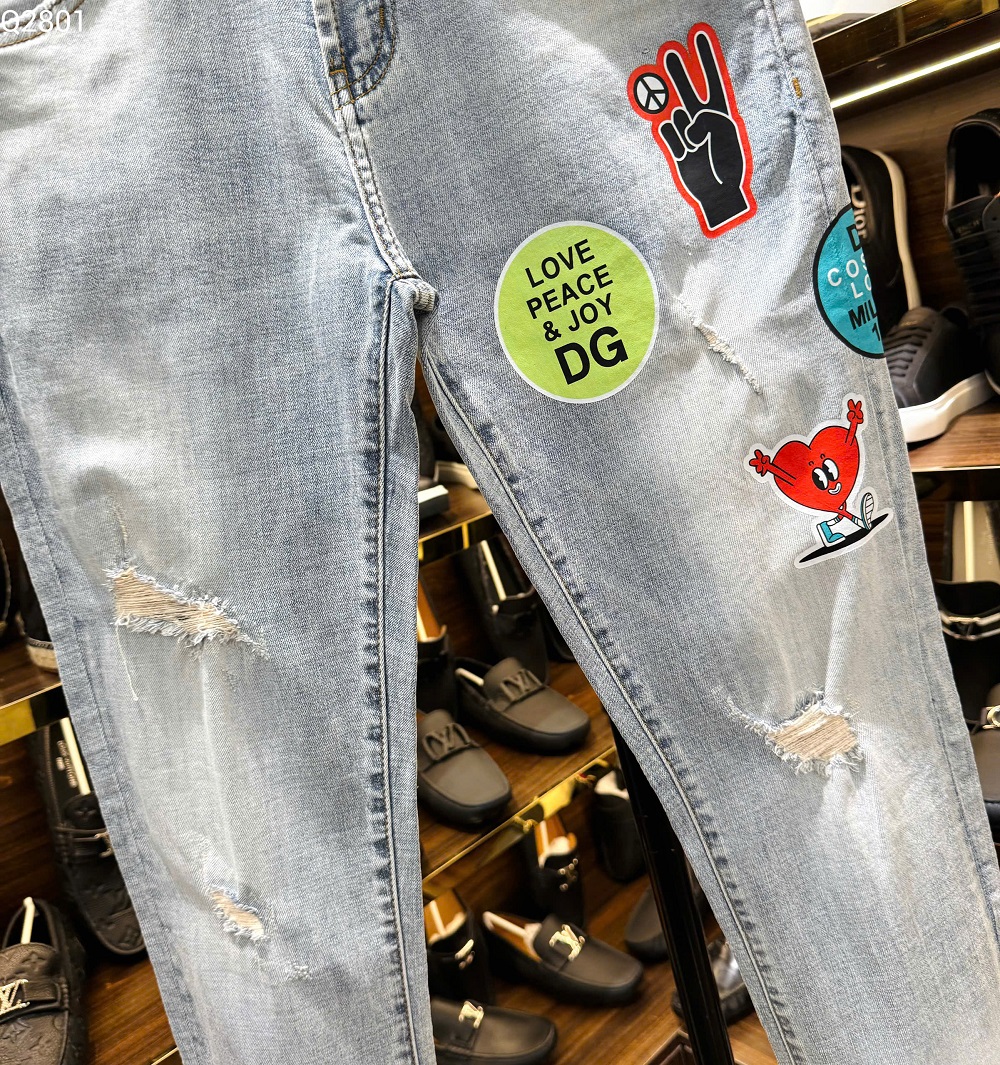 Quần Jean Dolce Gabbana DG Xanh nhạt rách mài tag logo in Like Auth on web MK