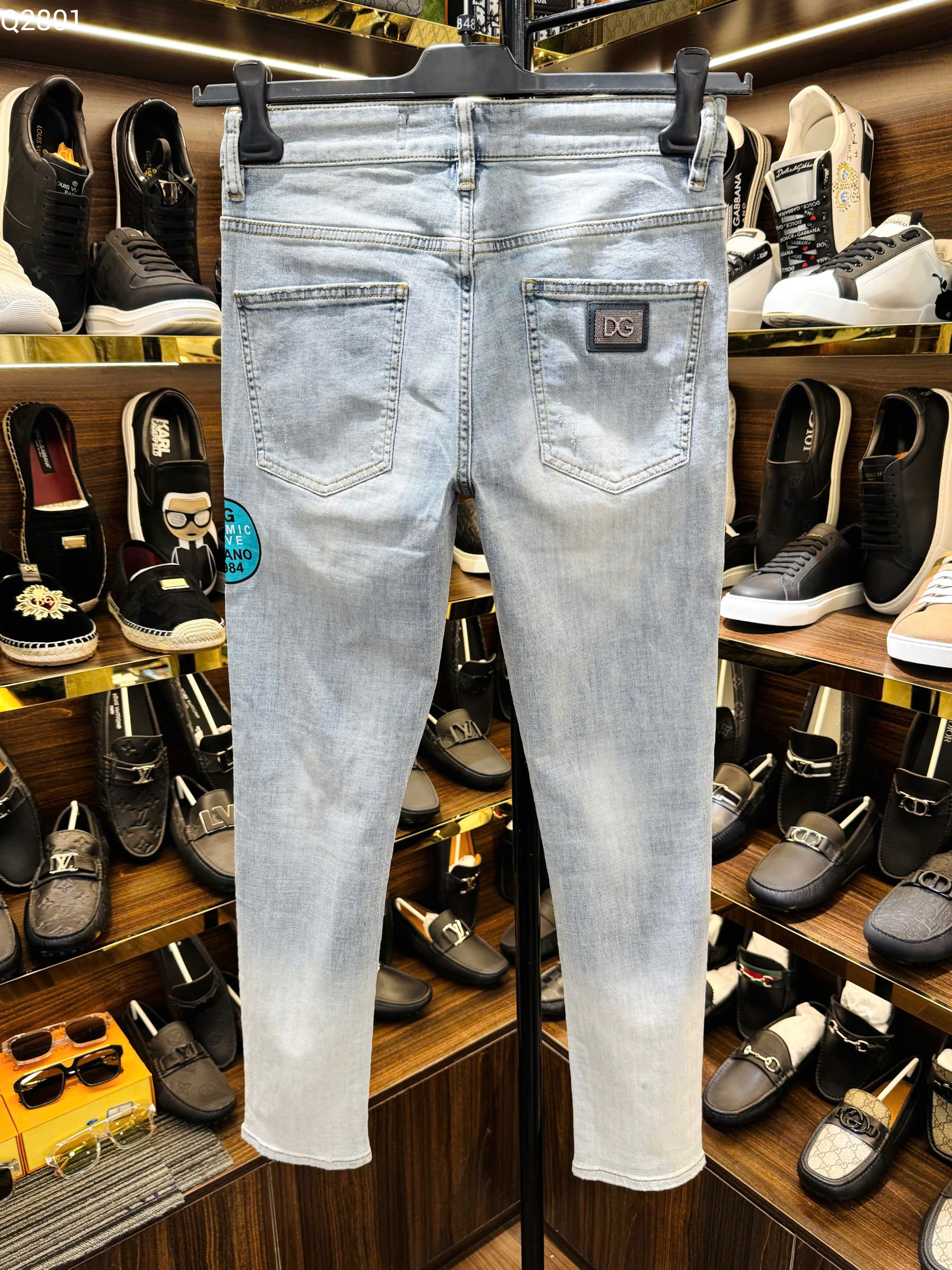 Quần Jean Dolce Gabbana DG Xanh nhạt rách mài tag logo in Like Auth on web MK