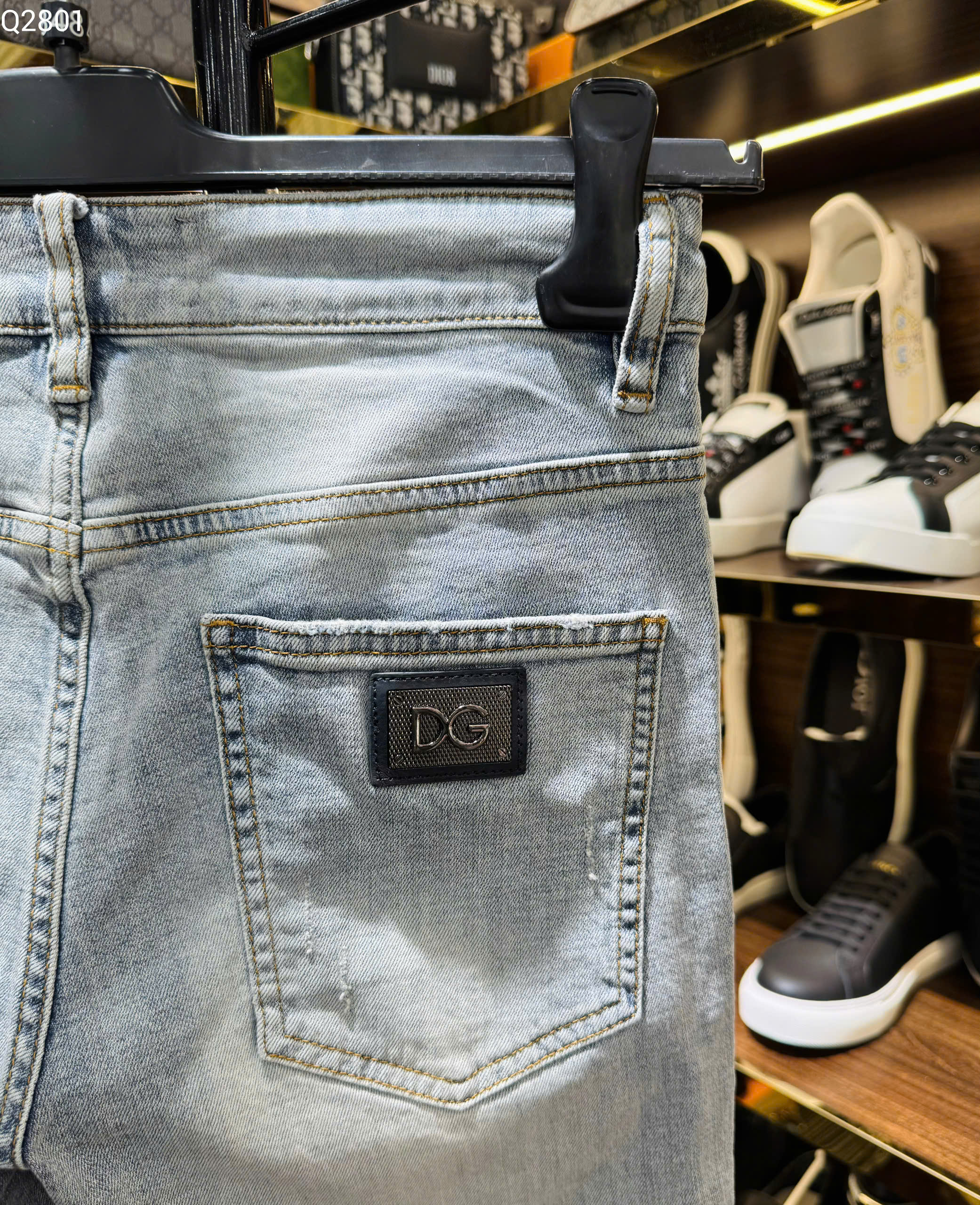 Quần Jean Dolce Gabbana DG Xanh nhạt rách mài tag logo in Like Auth on web MK