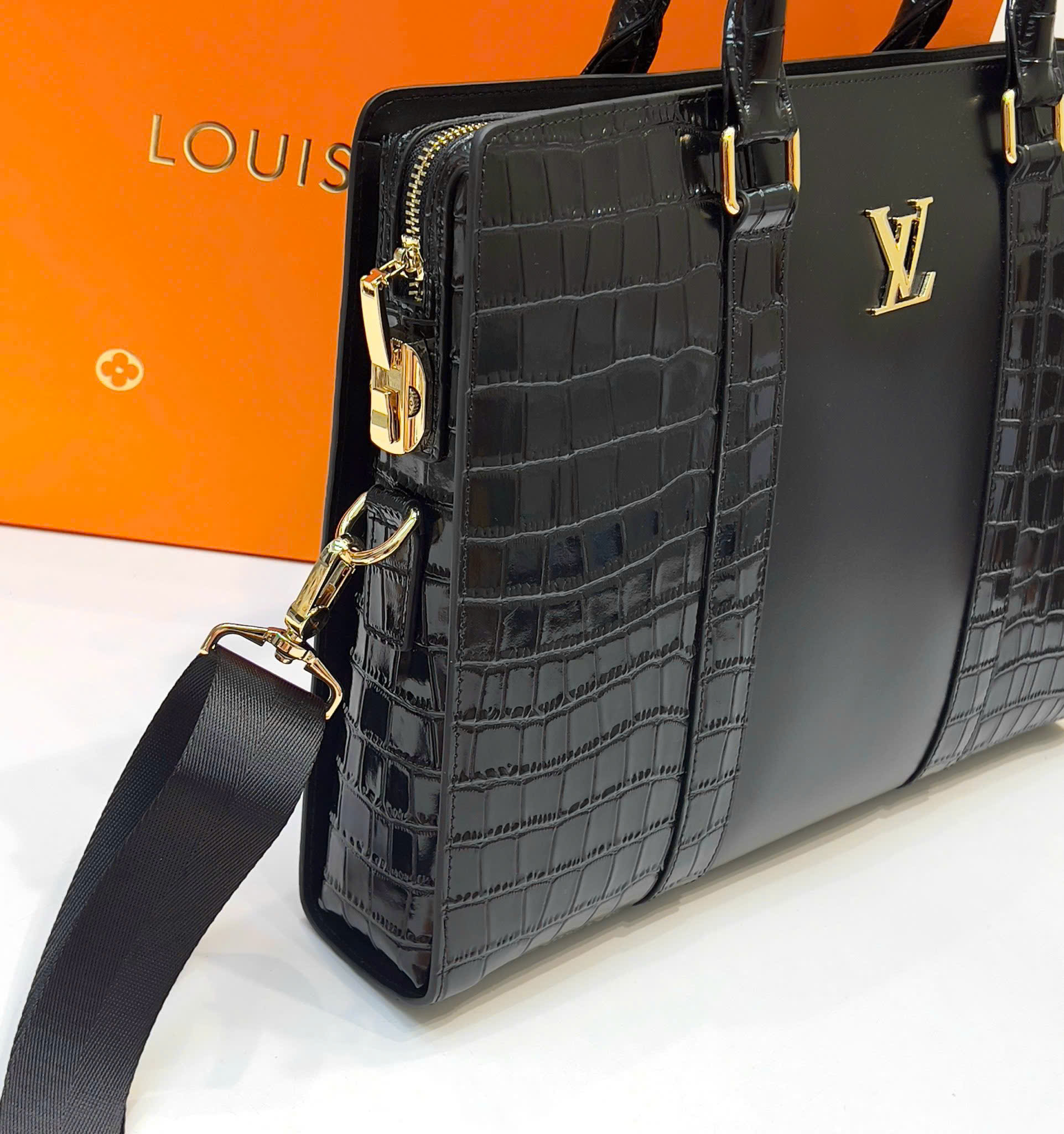 Túi cặp xách tay Louis Vuitton tag LV Vàng Đen lỳ mix da Cá Sấu Like Auth 38x28x7 DDT