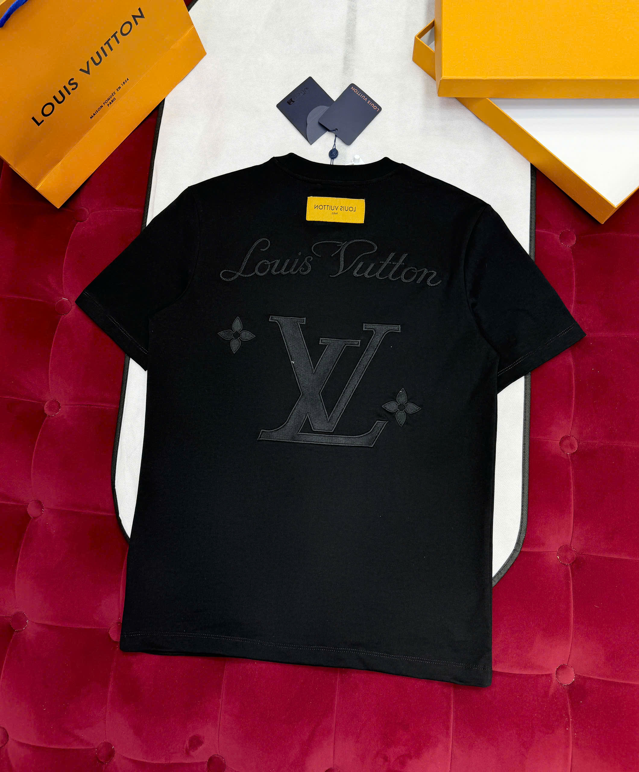 Áo phông T shirt Louis Vuitton LV logo thêu nổi lưng ngực Like Auth S-L CD