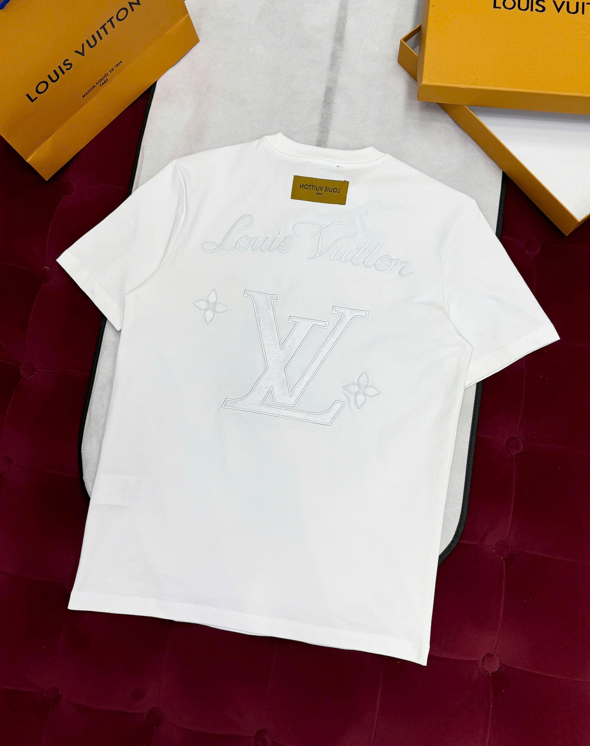 Áo phông T shirt Louis Vuitton LV logo thêu nổi lưng ngực Like Auth S-L CD