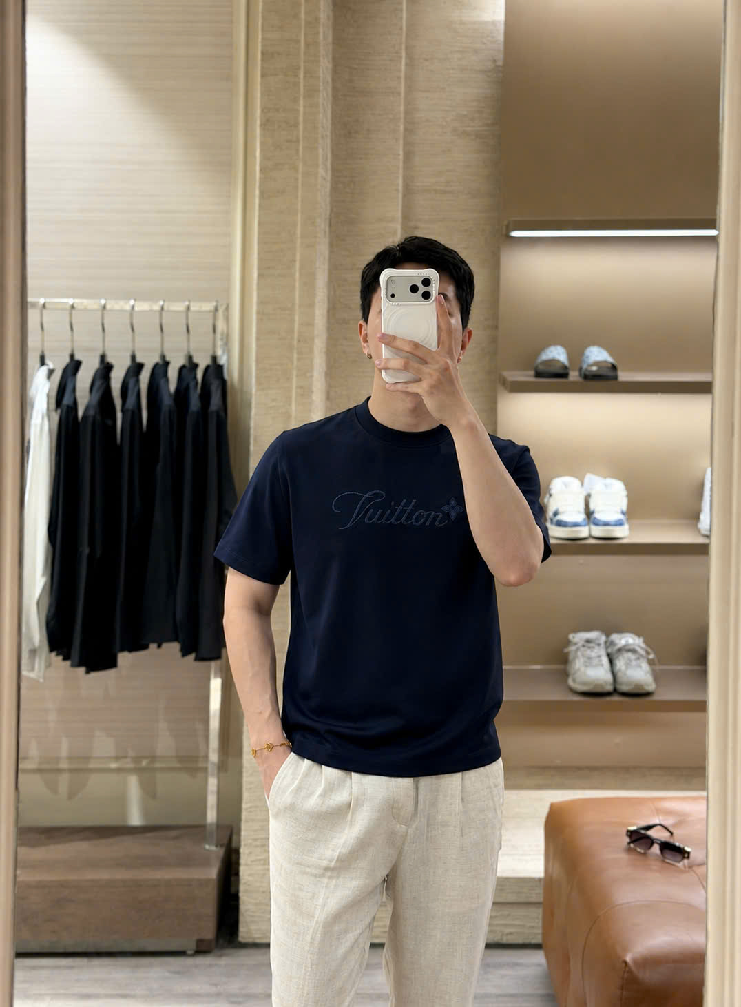 Áo phông T shirt Louis Vuitton LV logo thêu nổi lưng ngực Like Auth S-L CD