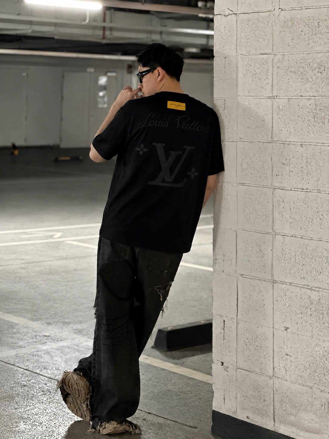 Áo phông T shirt Louis Vuitton LV logo thêu nổi lưng ngực Like Auth S-L CD