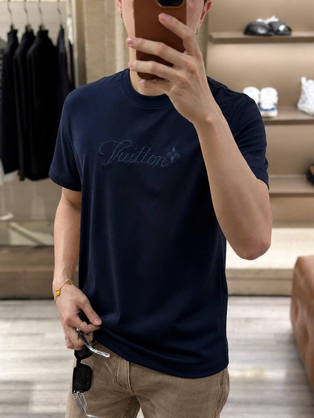Áo phông T shirt Louis Vuitton LV logo thêu nổi lưng ngực Like Auth S-L CD