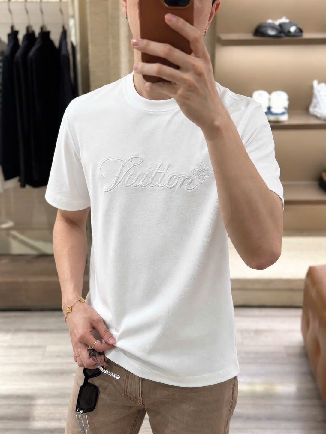 Áo phông T shirt Louis Vuitton LV logo thêu nổi lưng ngực Like Auth S-L CD