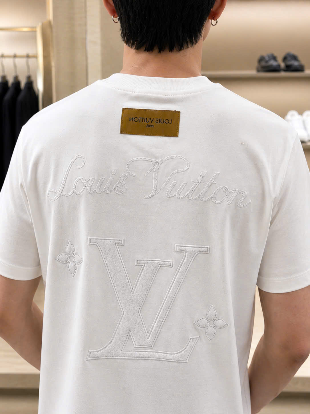 Áo phông T shirt Louis Vuitton LV logo thêu nổi lưng ngực Like Auth S-L CD