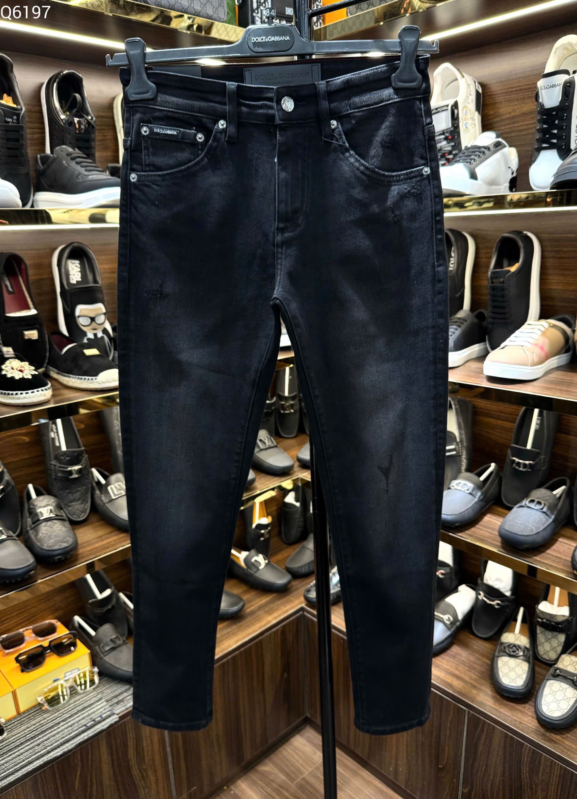 Quần Jean Dolce Gabbana DG Đen rách mài tag sắt vuông Like Auth on web MK